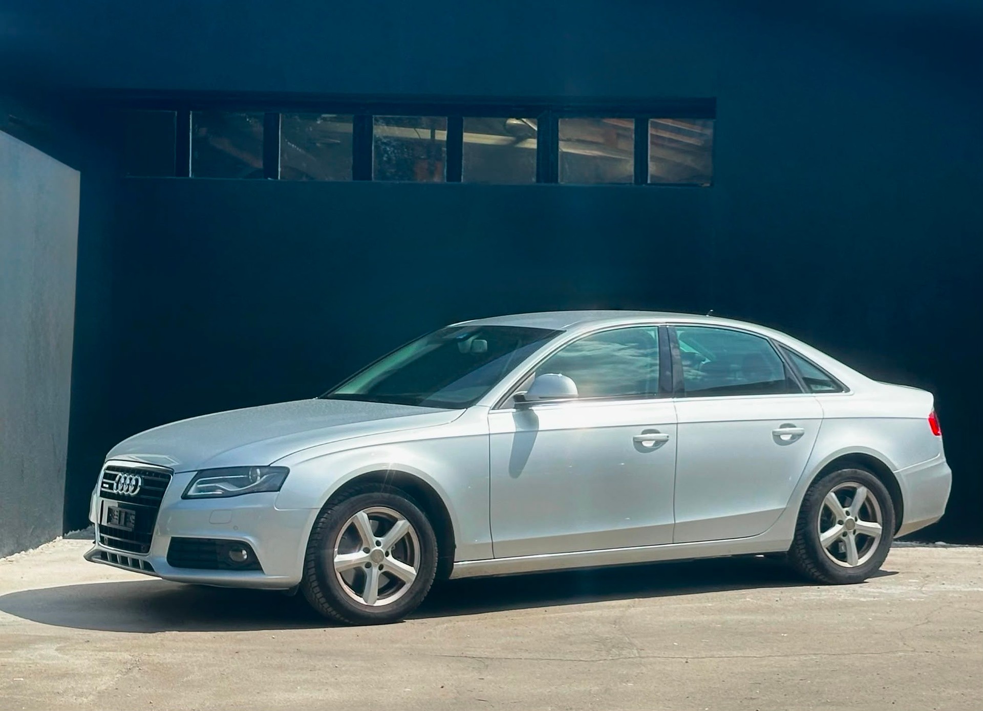 AUDI A4 Limousine 3.2 FSI quattro tiptronic-image-0