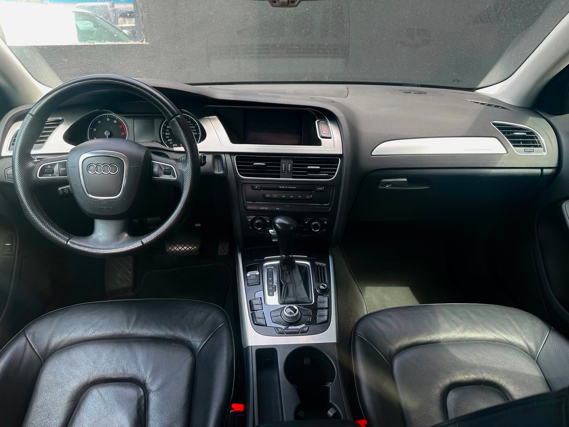 AUDI A4 Limousine 3.2 FSI quattro tiptronic-image-7