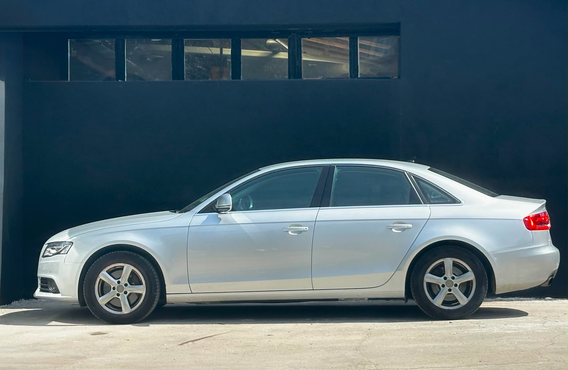 AUDI A4 Limousine 3.2 FSI quattro tiptronic-image-1