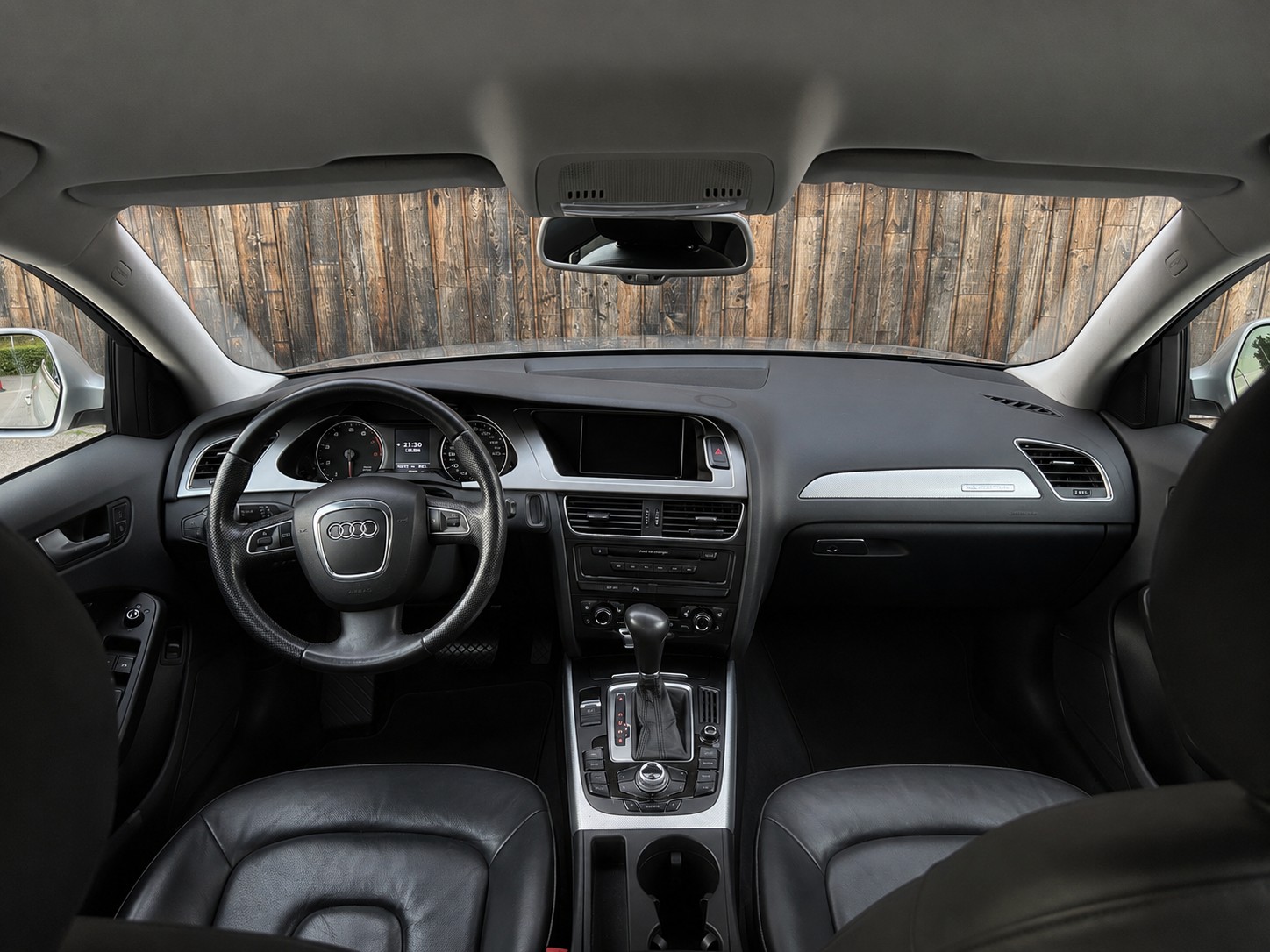 AUDI A4 Limousine 3.2 FSI quattro tiptronic-image-10