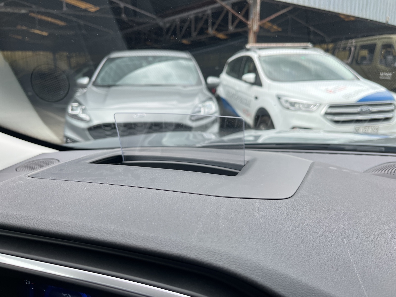 FORD Kuga 2.5 FHEV Titanium X 4WD-image-16