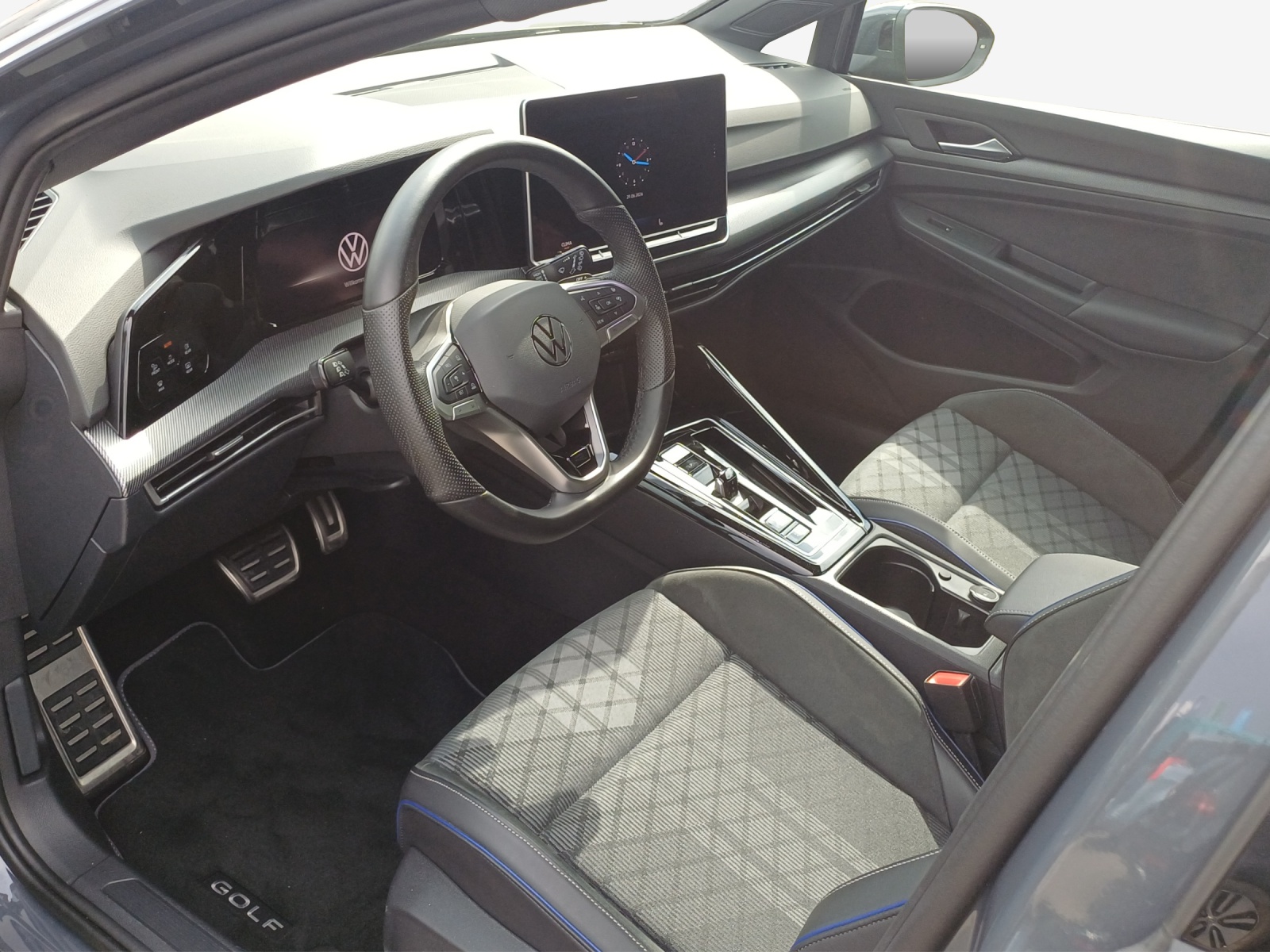 VW Golf 1.5 e TSI mHEV R-Line DSG-image-7