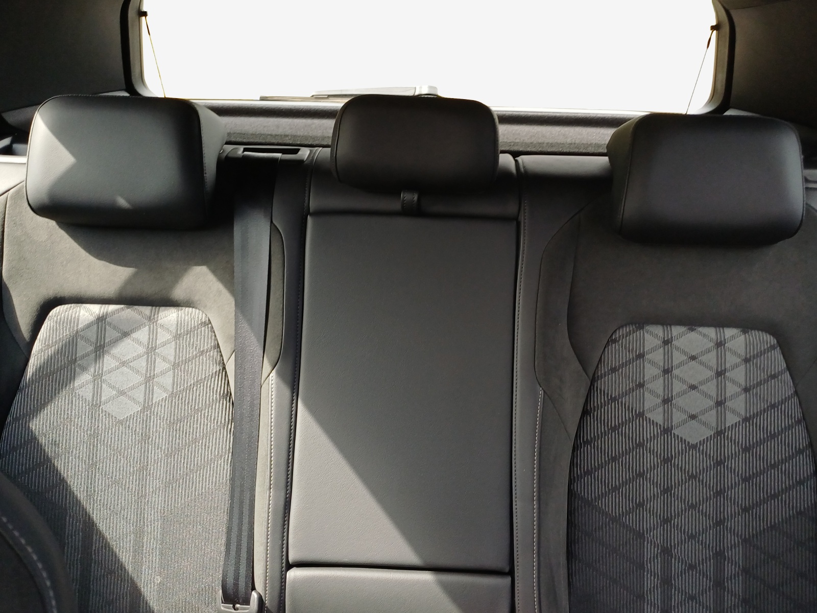 VW Golf 1.5 e TSI mHEV R-Line DSG-image-11