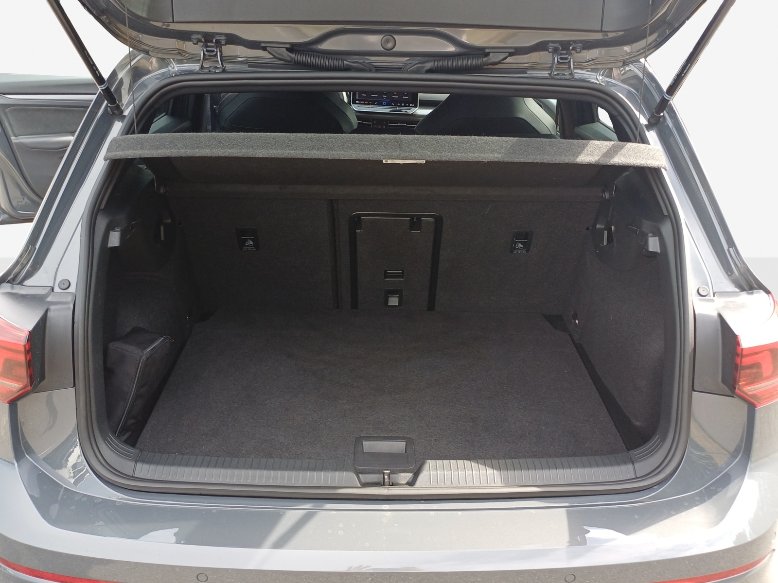 VW Golf 1.5 e TSI mHEV R-Line DSG-image-12