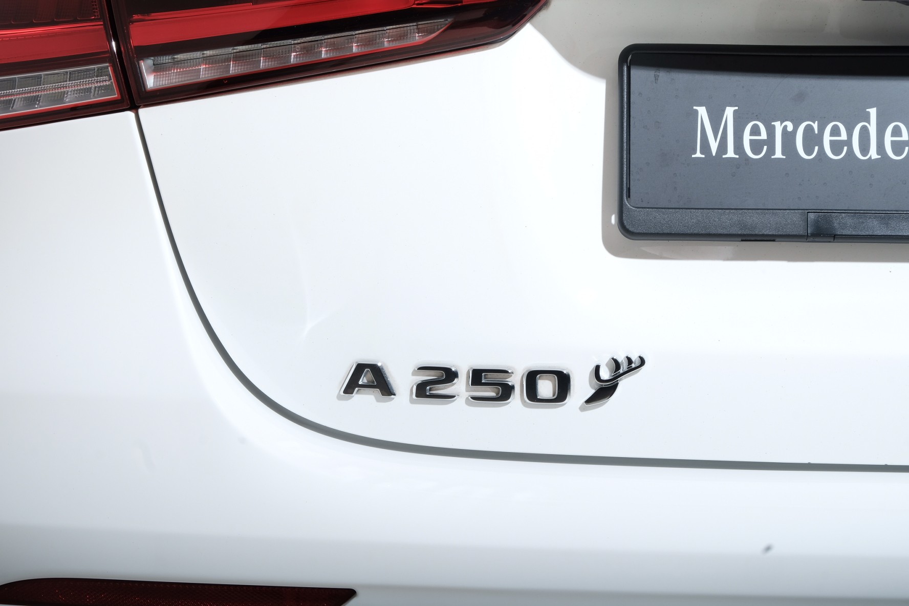 MERCEDES-BENZ A 250 4Matic AMG Line 4Matic 7G-DCT-image-4