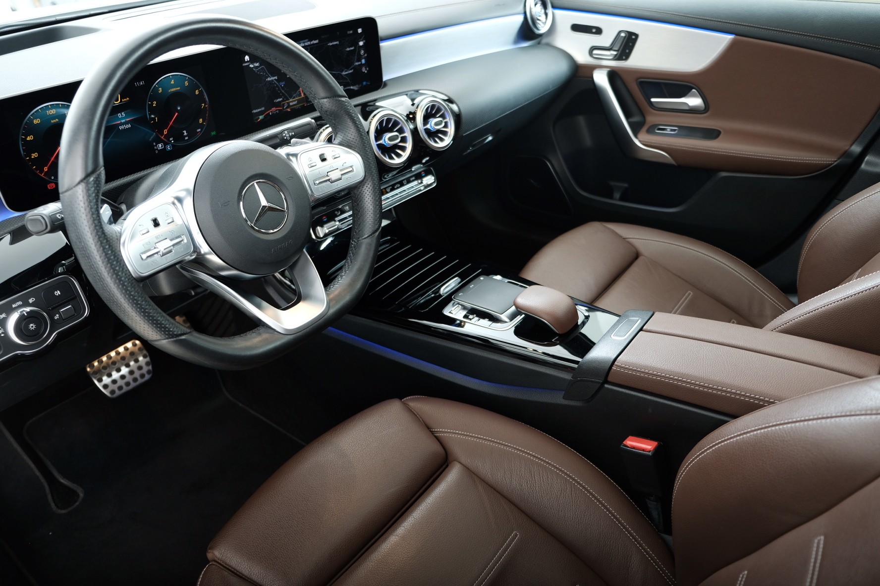 MERCEDES-BENZ A 250 4Matic AMG Line 4Matic 7G-DCT-image-8