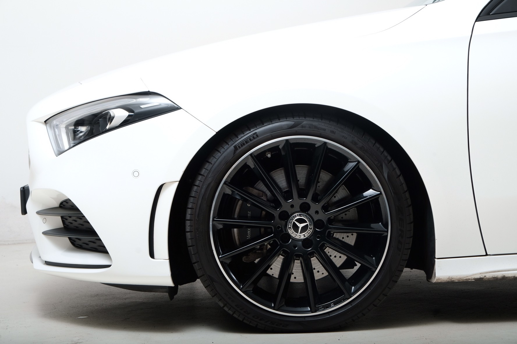 MERCEDES-BENZ A 250 4Matic AMG Line 4Matic 7G-DCT-image-2