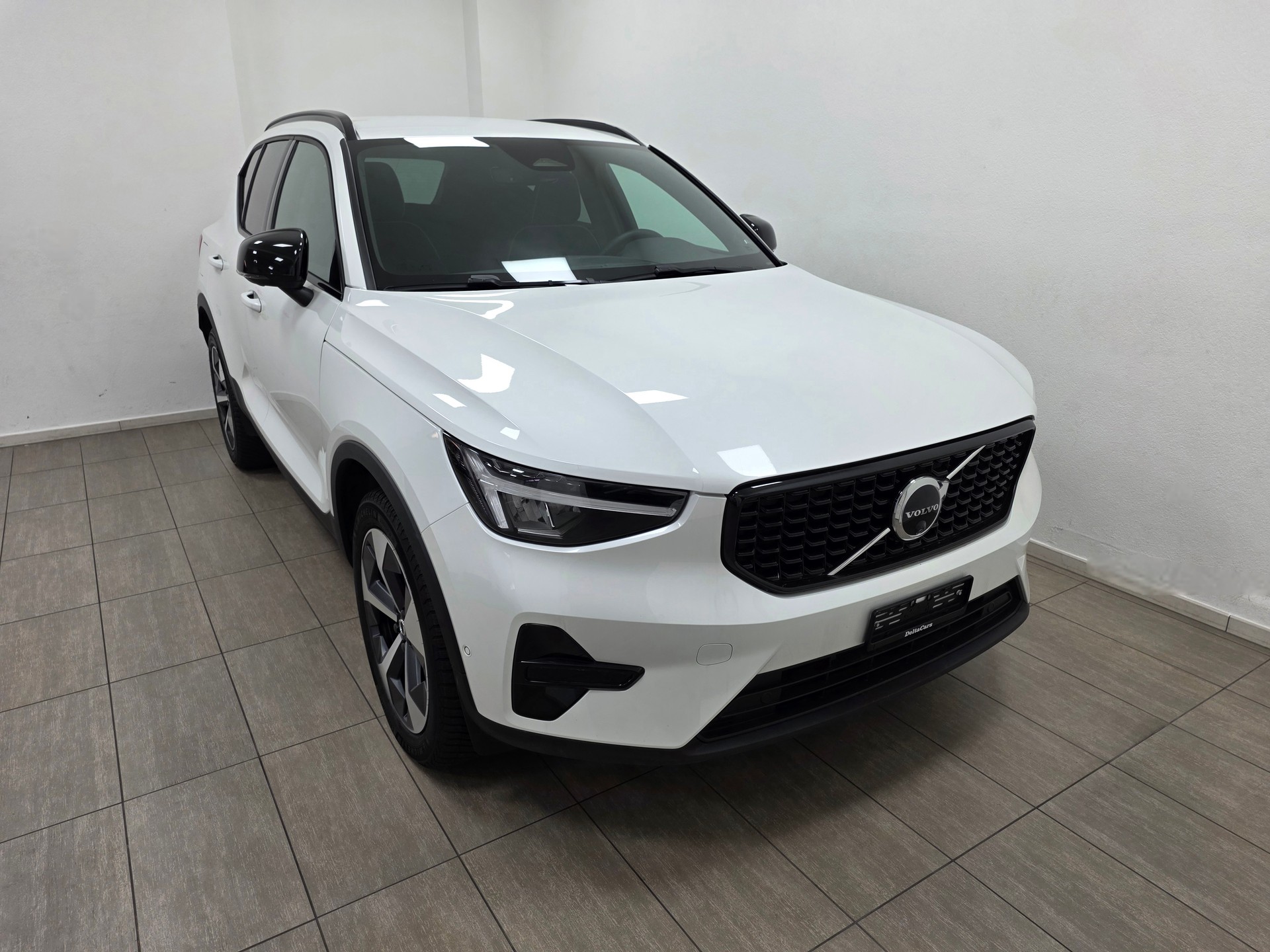 VOLVO XC40 B3 Benzin Mild Hybrid Xcite DCT-image-0