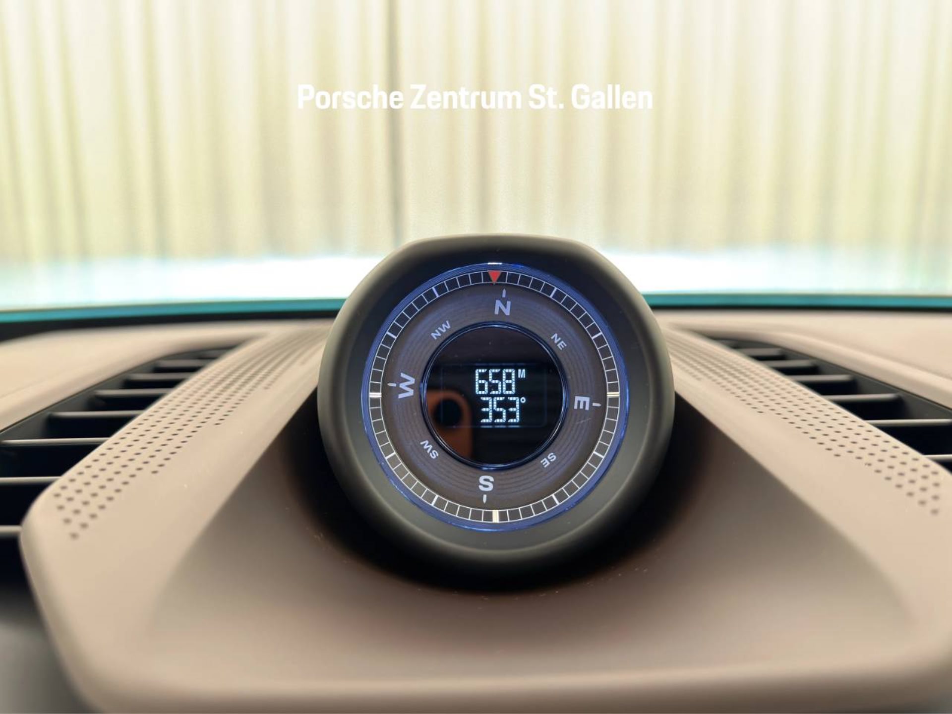 PORSCHE Cayenne Turbo Electric-image-23
