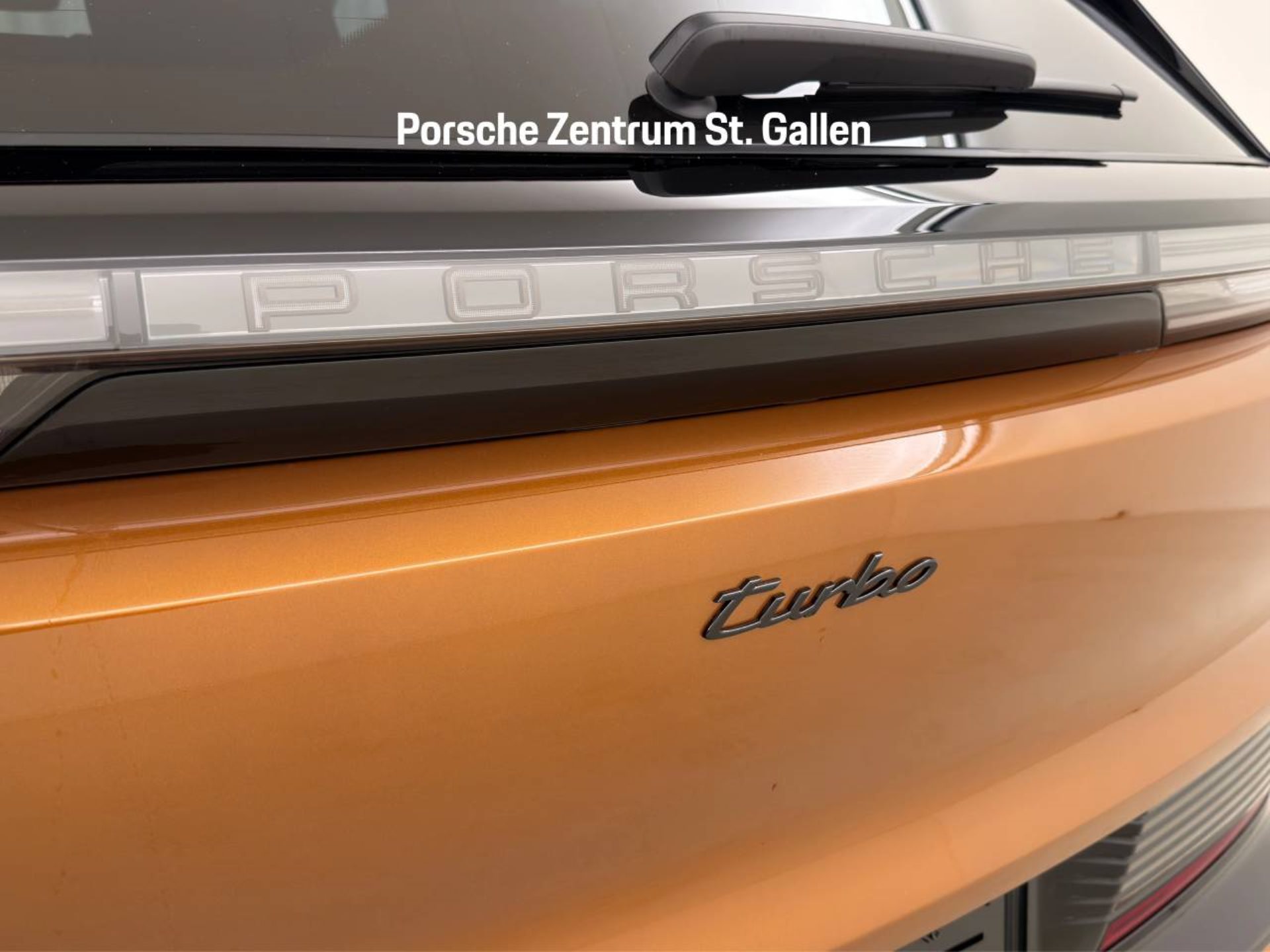 PORSCHE Cayenne Turbo Electric-image-12