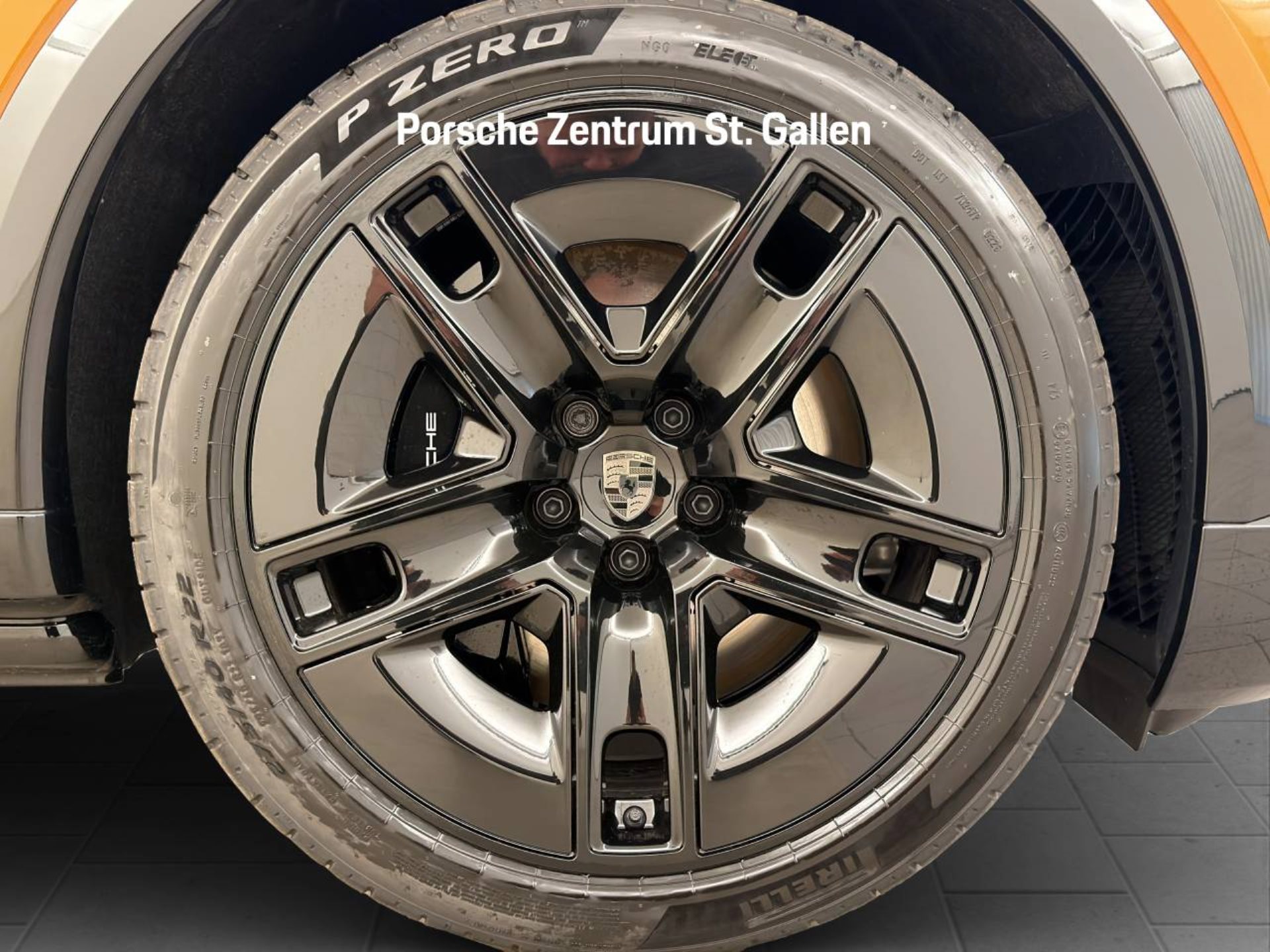 PORSCHE Cayenne Turbo Electric-image-10