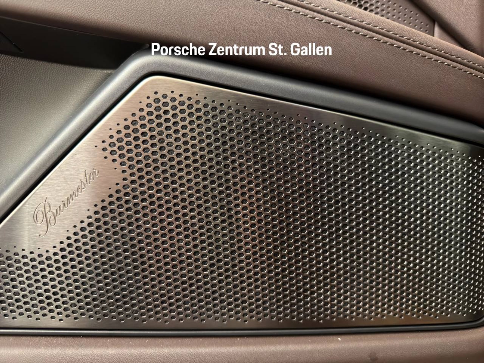 PORSCHE Cayenne Turbo Electric-image-24