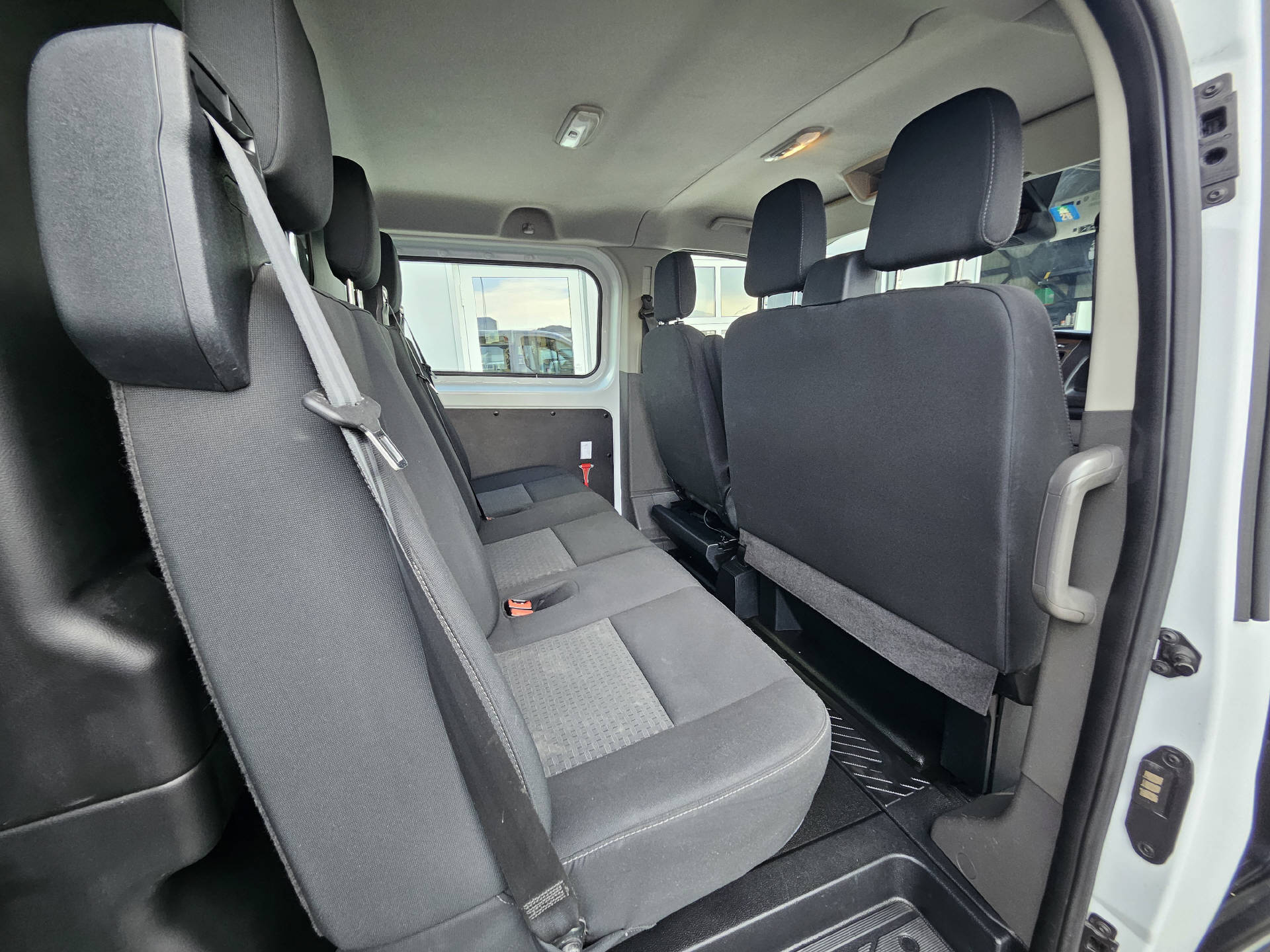 FORD Transit Custom Van 300 L2 2.0 TDCi 130 Trend-image-17