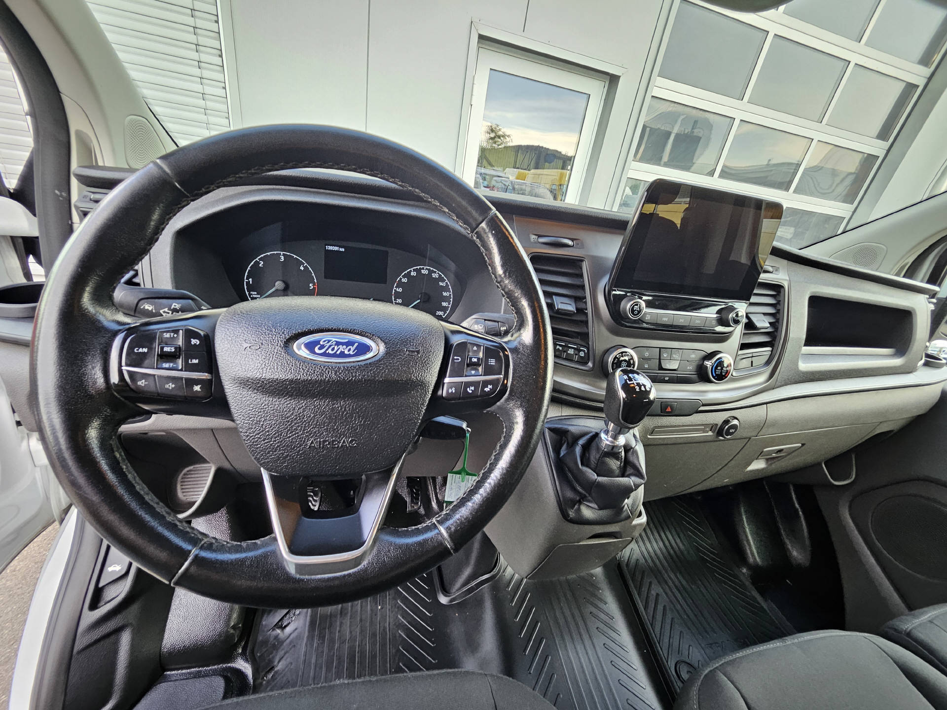 FORD Transit Custom Van 300 L2 2.0 TDCi 130 Trend-image-18