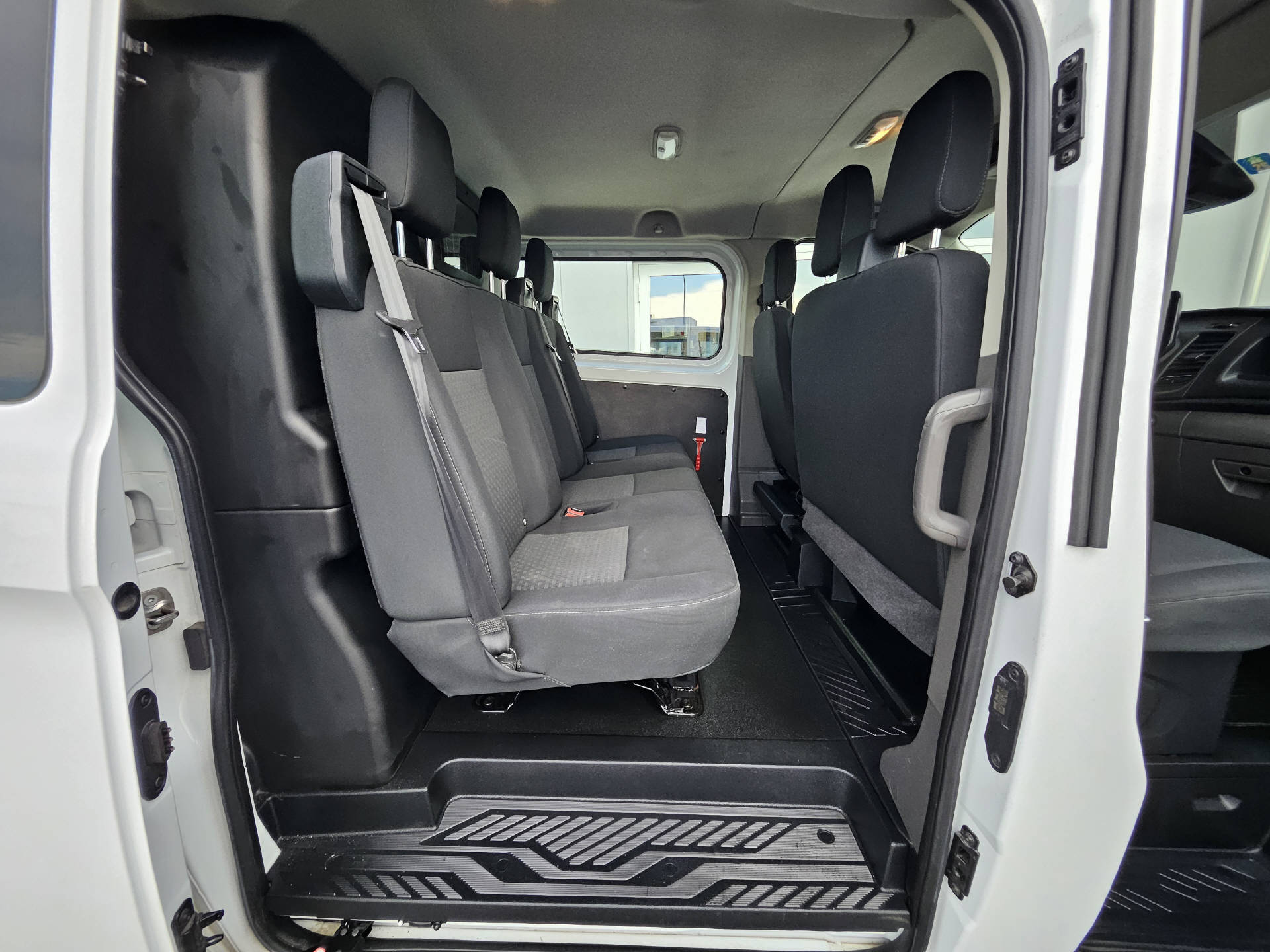 FORD Transit Custom Van 300 L2 2.0 TDCi 130 Trend-image-15
