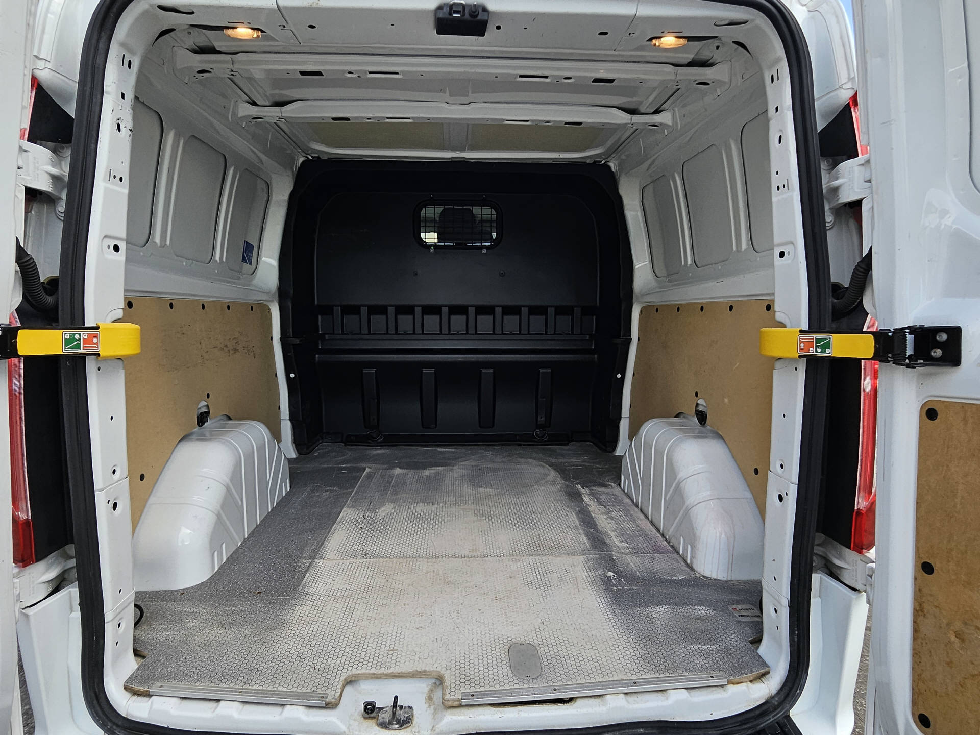 FORD Transit Custom Van 300 L2 2.0 TDCi 130 Trend-image-8