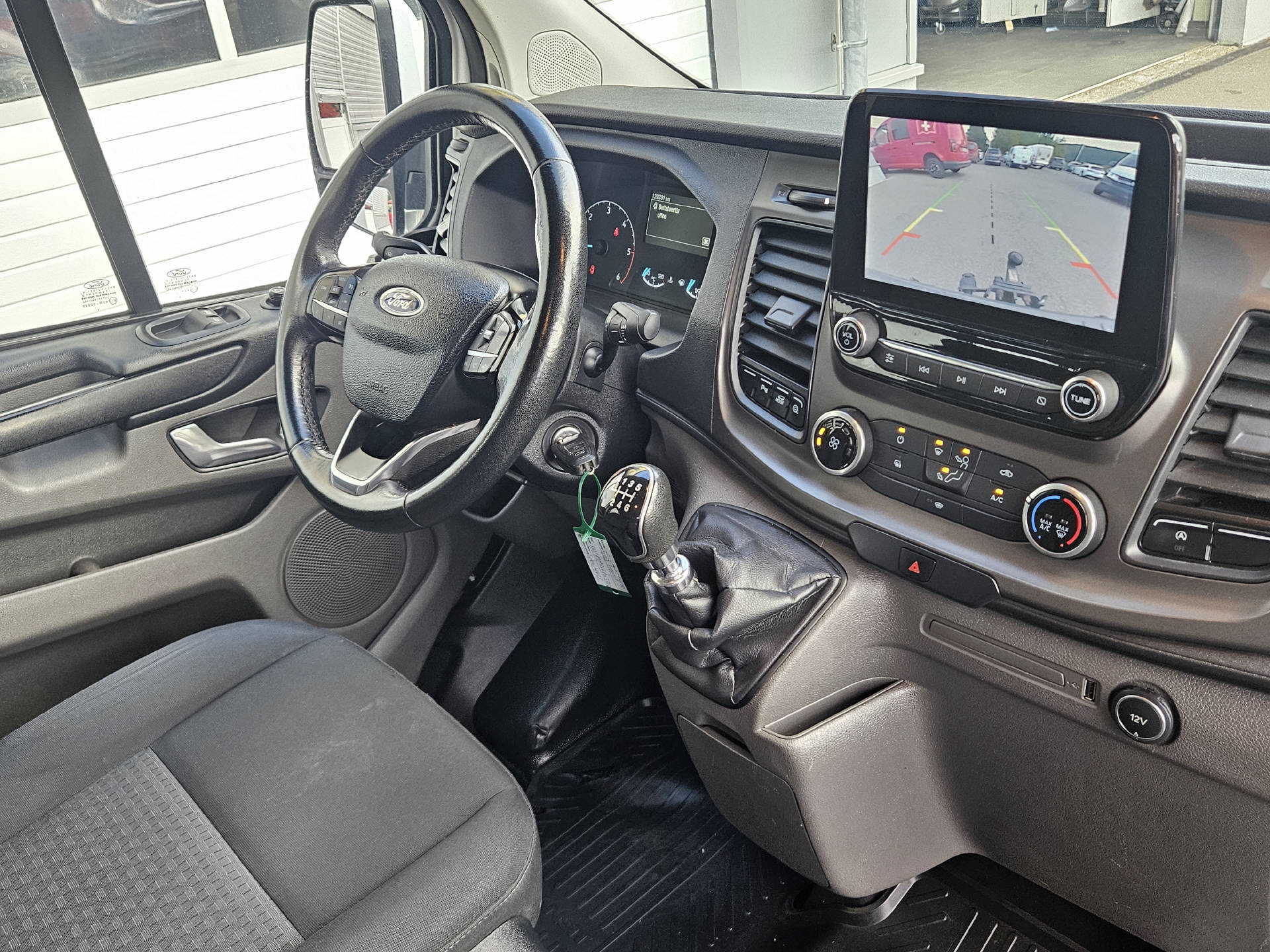 FORD Transit Custom Van 300 L2 2.0 TDCi 130 Trend-image-14