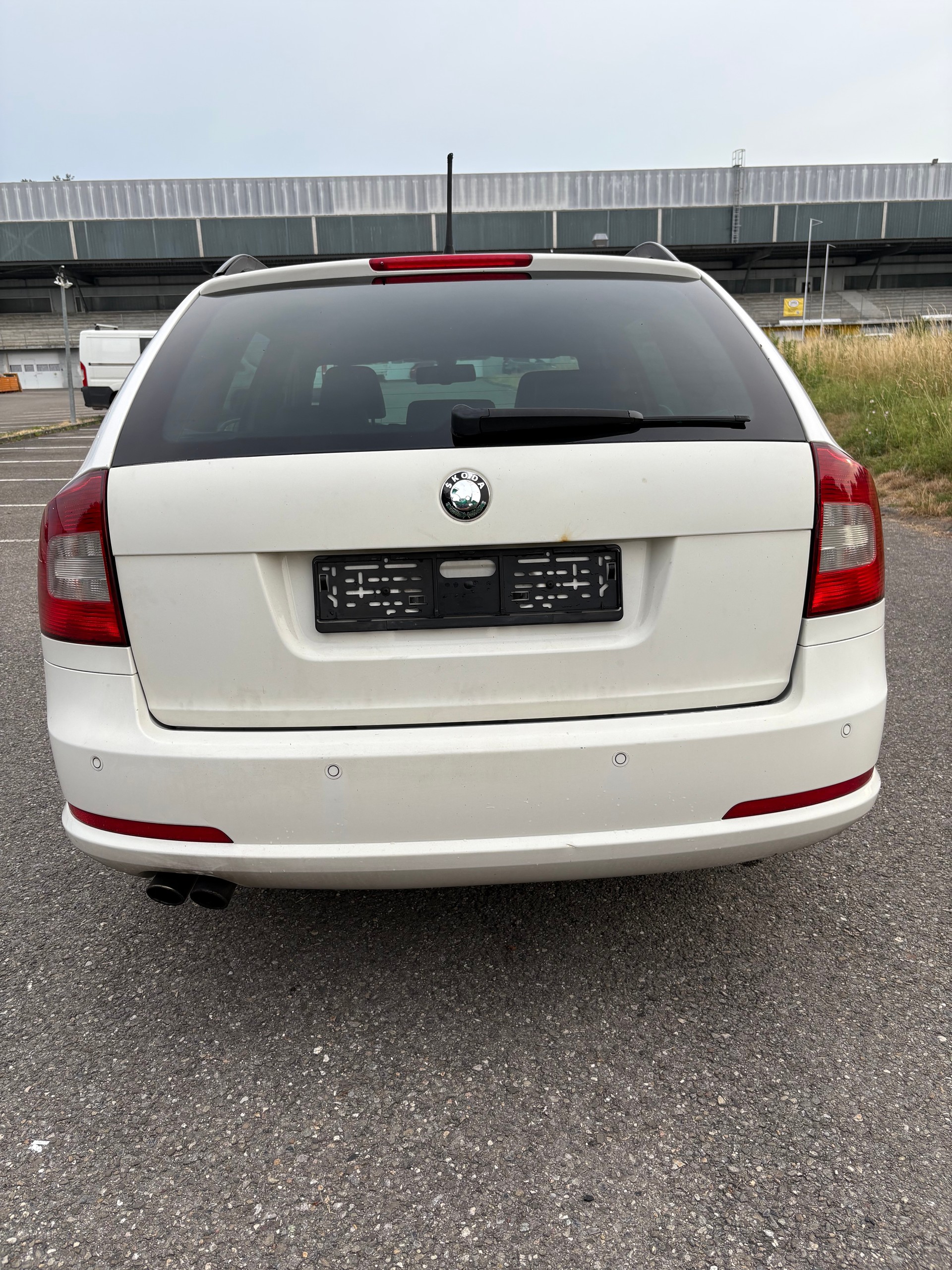 SKODA Octavia Combi 2.0 TSI RS-image-3