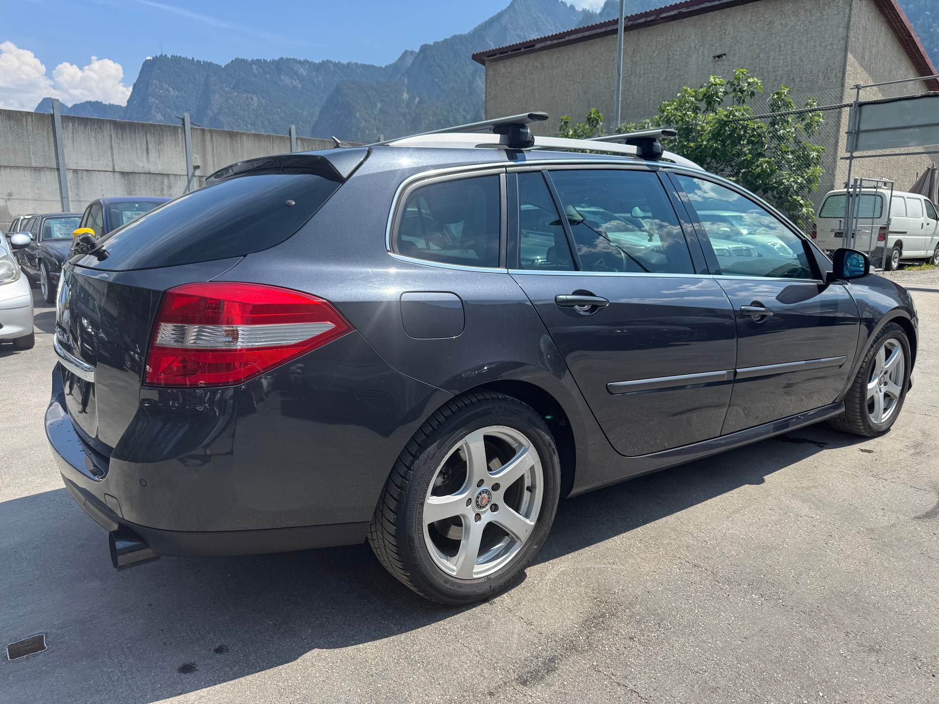 RENAULT Laguna Grandtour 2.0 16V T Dynamique Automatic-image-3