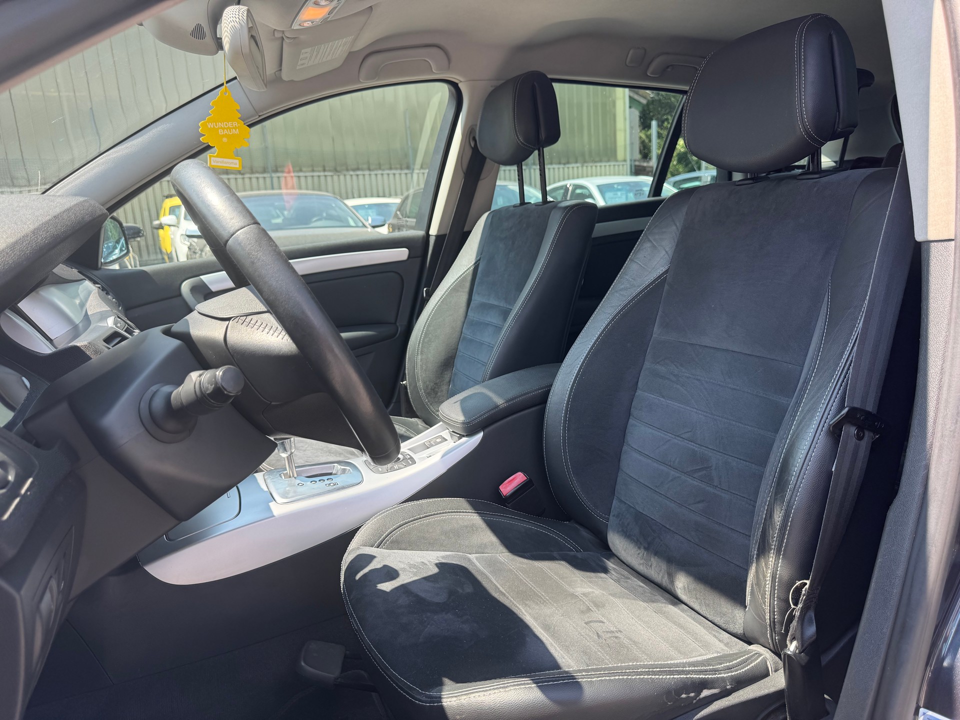 RENAULT Laguna Grandtour 2.0 16V T Dynamique Automatic-image-9