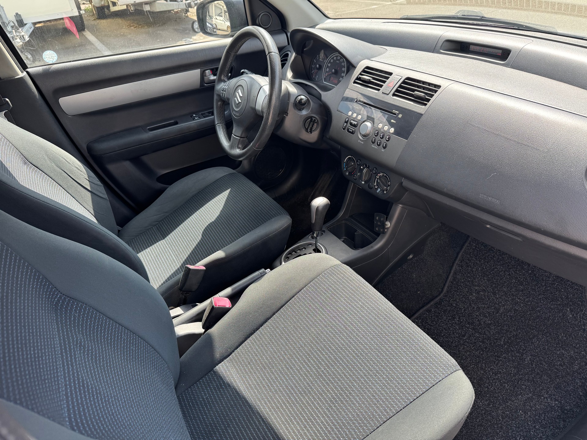 SUZUKI Swift 1.5i 16V VVT GL Top-image-9