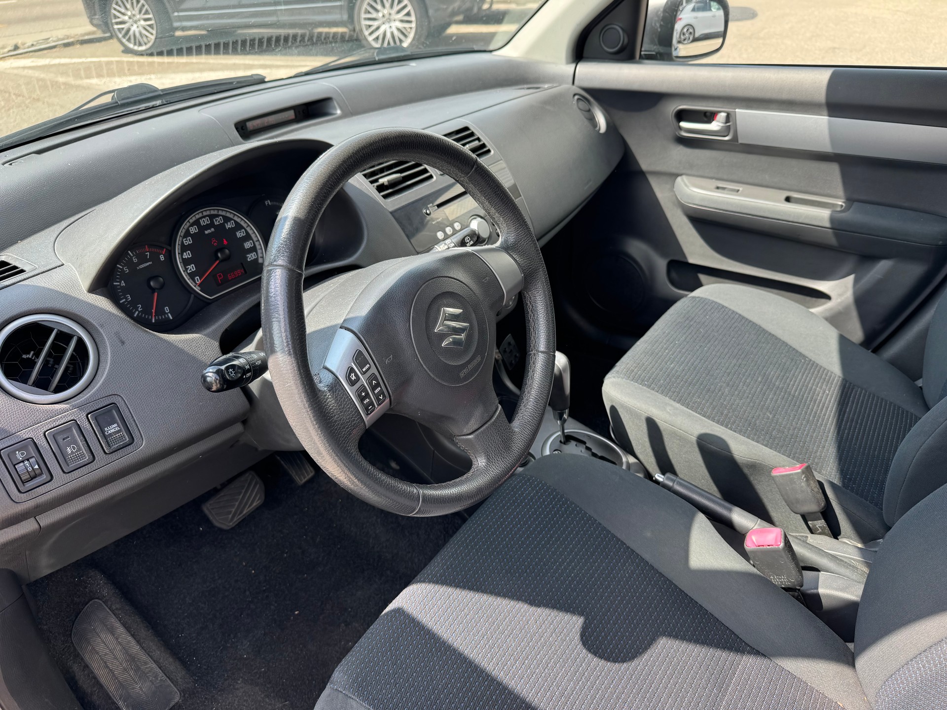 SUZUKI Swift 1.5i 16V VVT GL Top-image-8