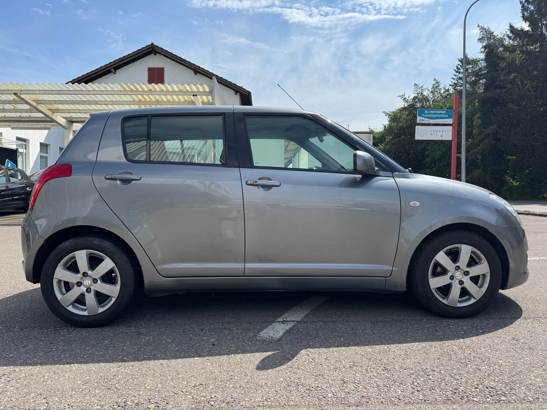 SUZUKI Swift 1.5i 16V VVT GL Top-image-1
