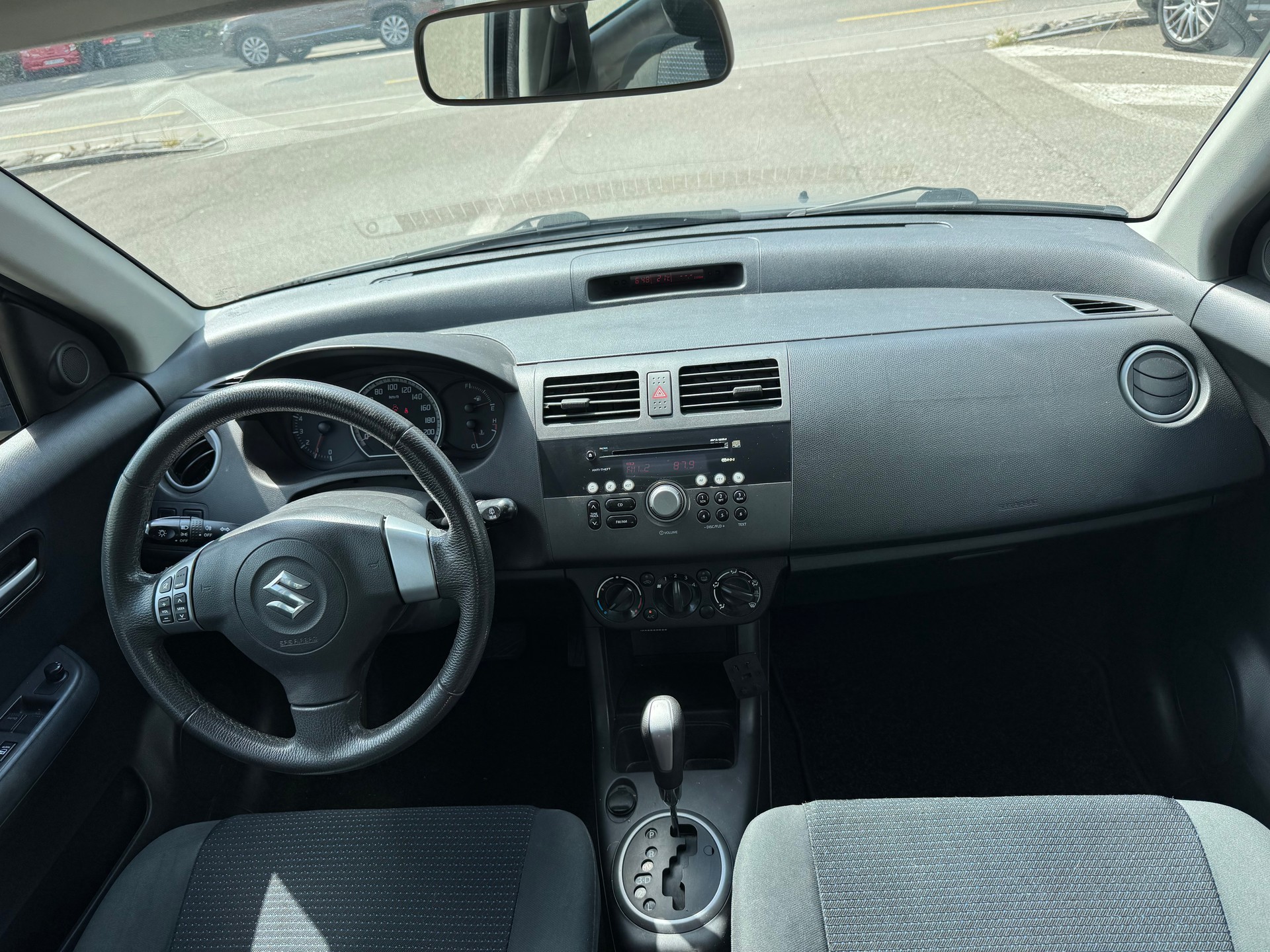 SUZUKI Swift 1.5i 16V VVT GL Top-image-10
