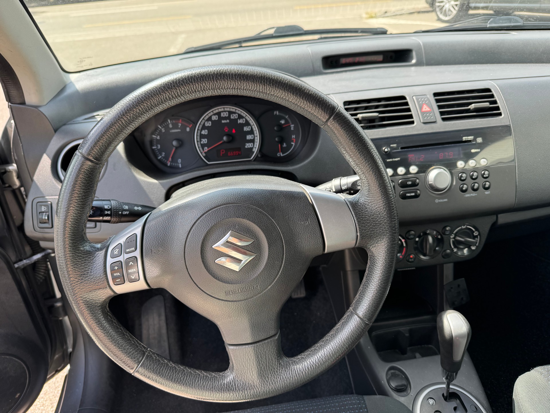 SUZUKI Swift 1.5i 16V VVT GL Top-image-11