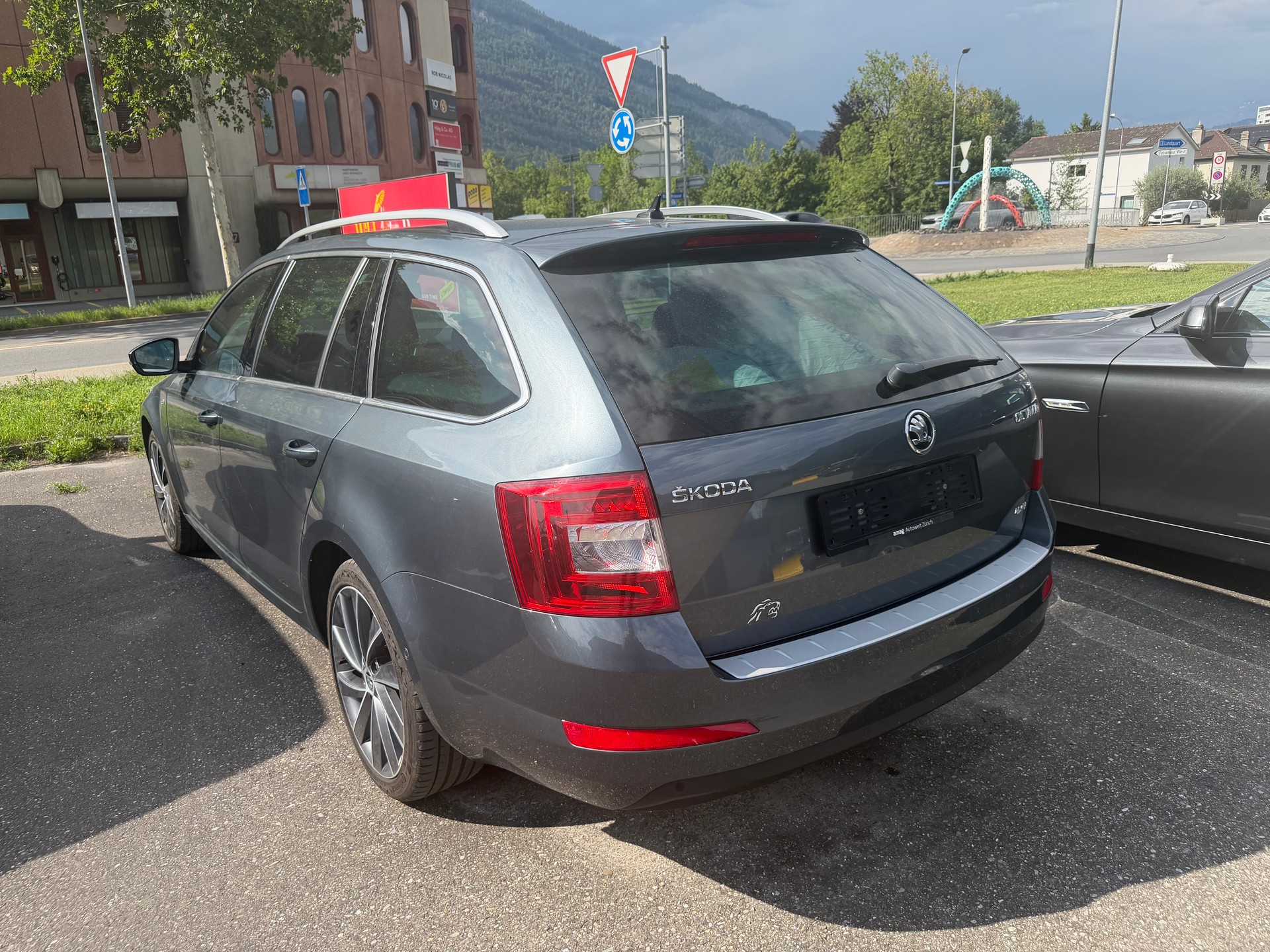 SKODA Octavia Combi 1.8 TSI Ambition 4x4 DSG-image-1