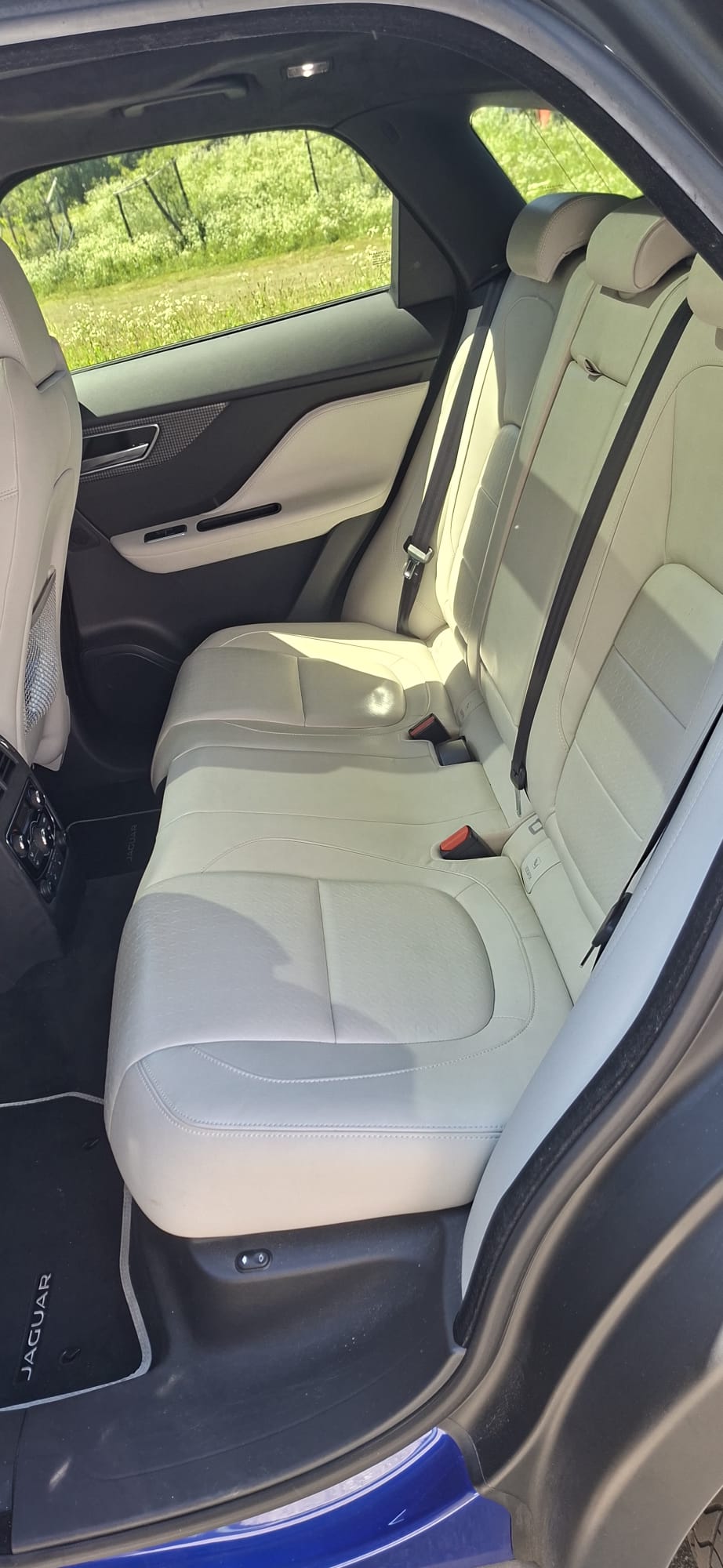 JAGUAR 3.0 V6 D First Edition AWD-image-3