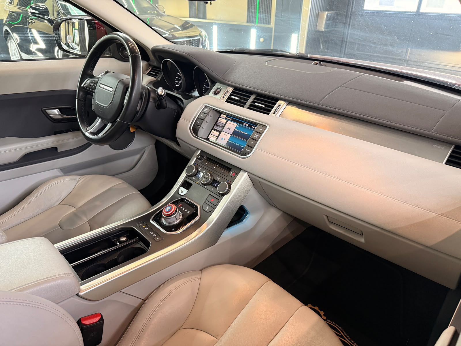 LAND ROVER Range Rover Evoque 2.2 TD4 Pure AT6-image-10