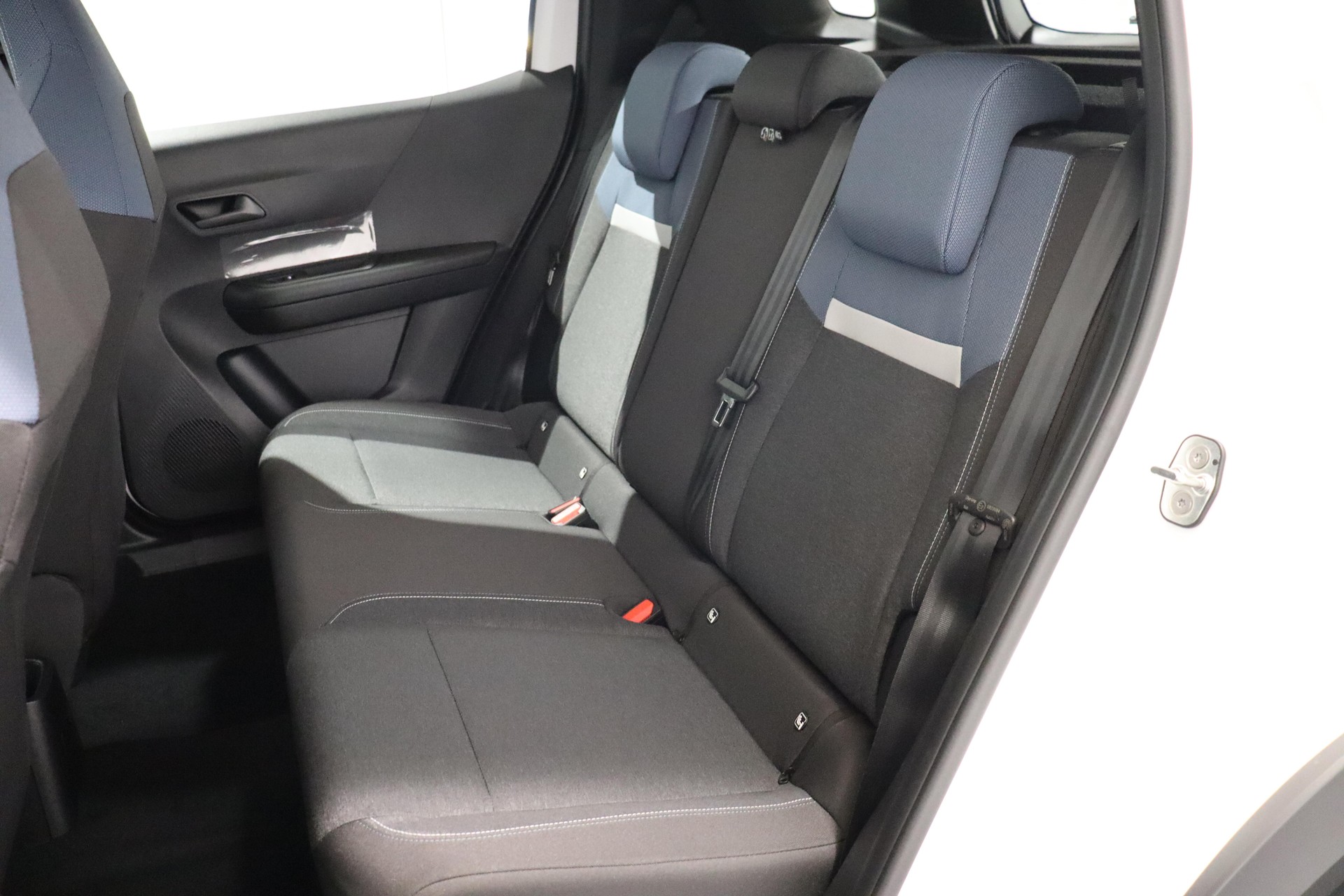 OPEL Frontera 1.2 T HEV Edition-image-4