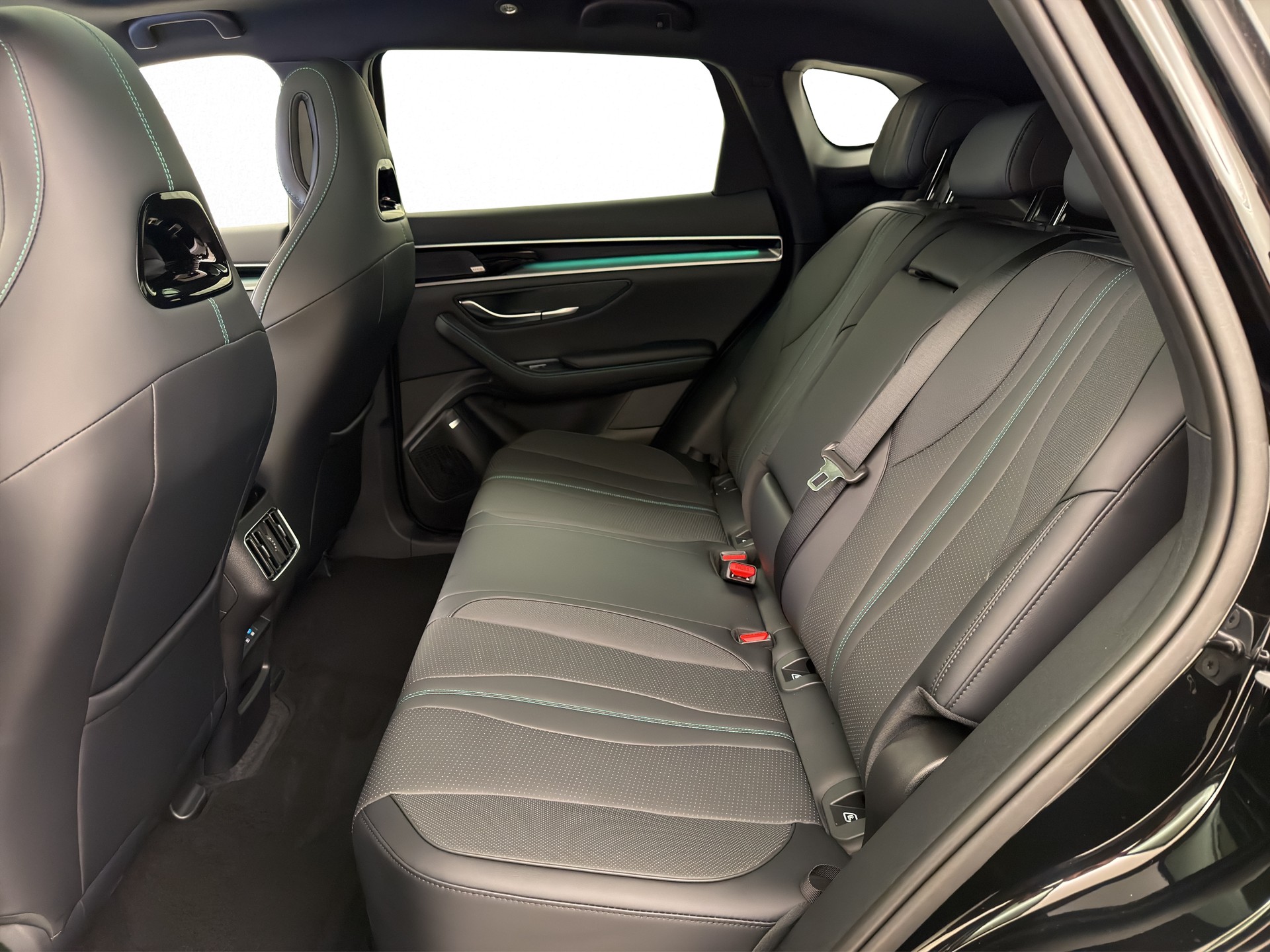 BYD Seal U DM-i Design AWD-image-12