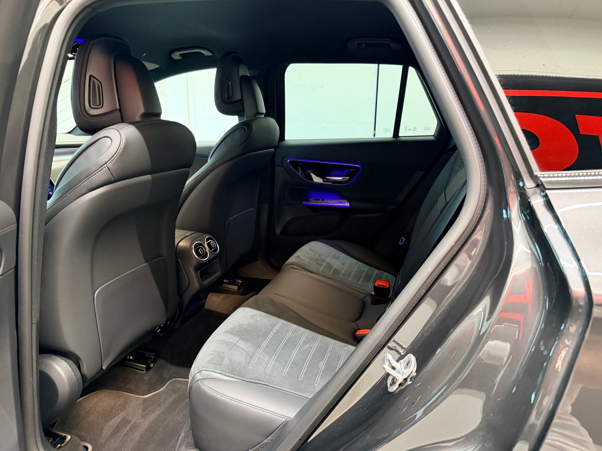 MERCEDES-BENZ GLC 300 d 4Matic 9G-Tronic-image-15