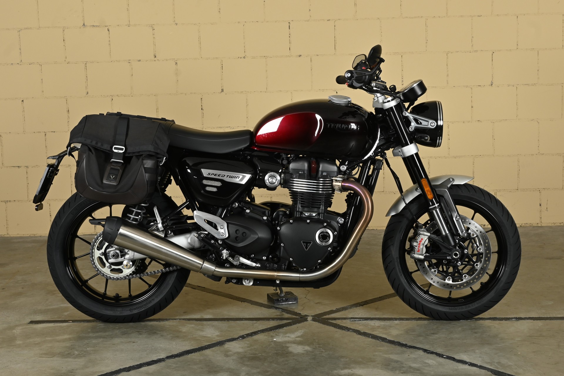 TRIUMPH Speed Twin 1200