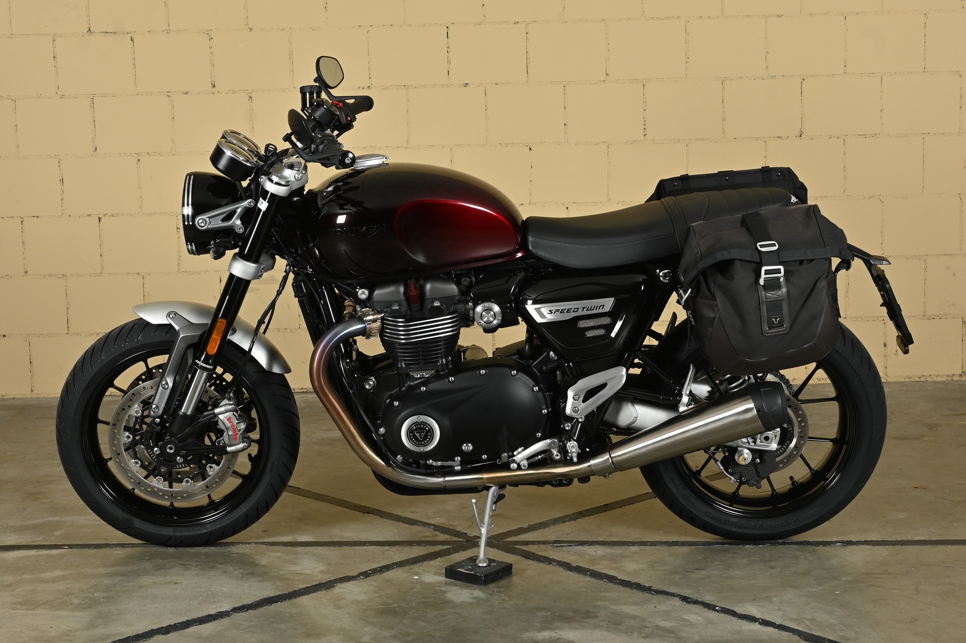 TRIUMPH Speed Twin 1200-showroom-element-3