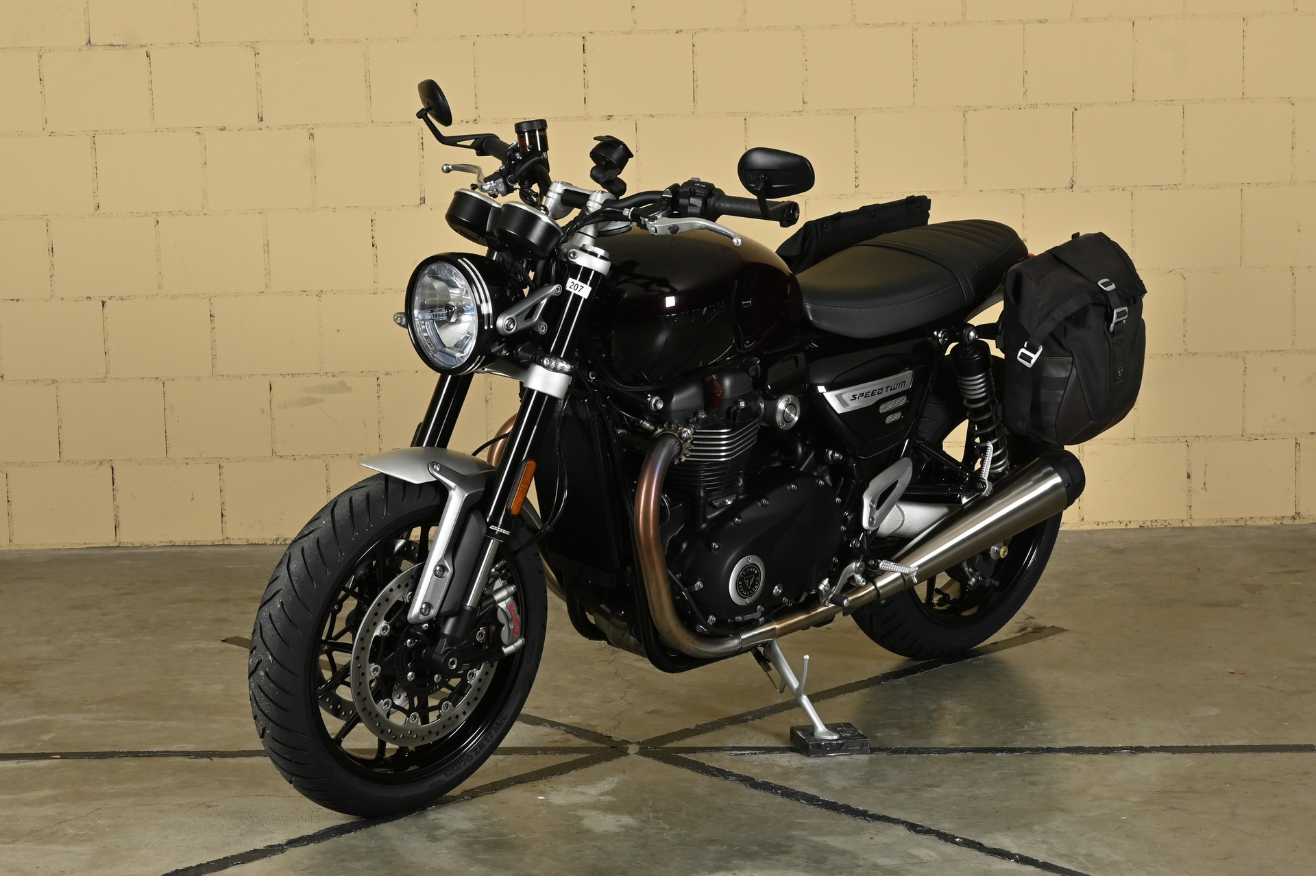 TRIUMPH Speed Twin 1200-showroom-element-2
