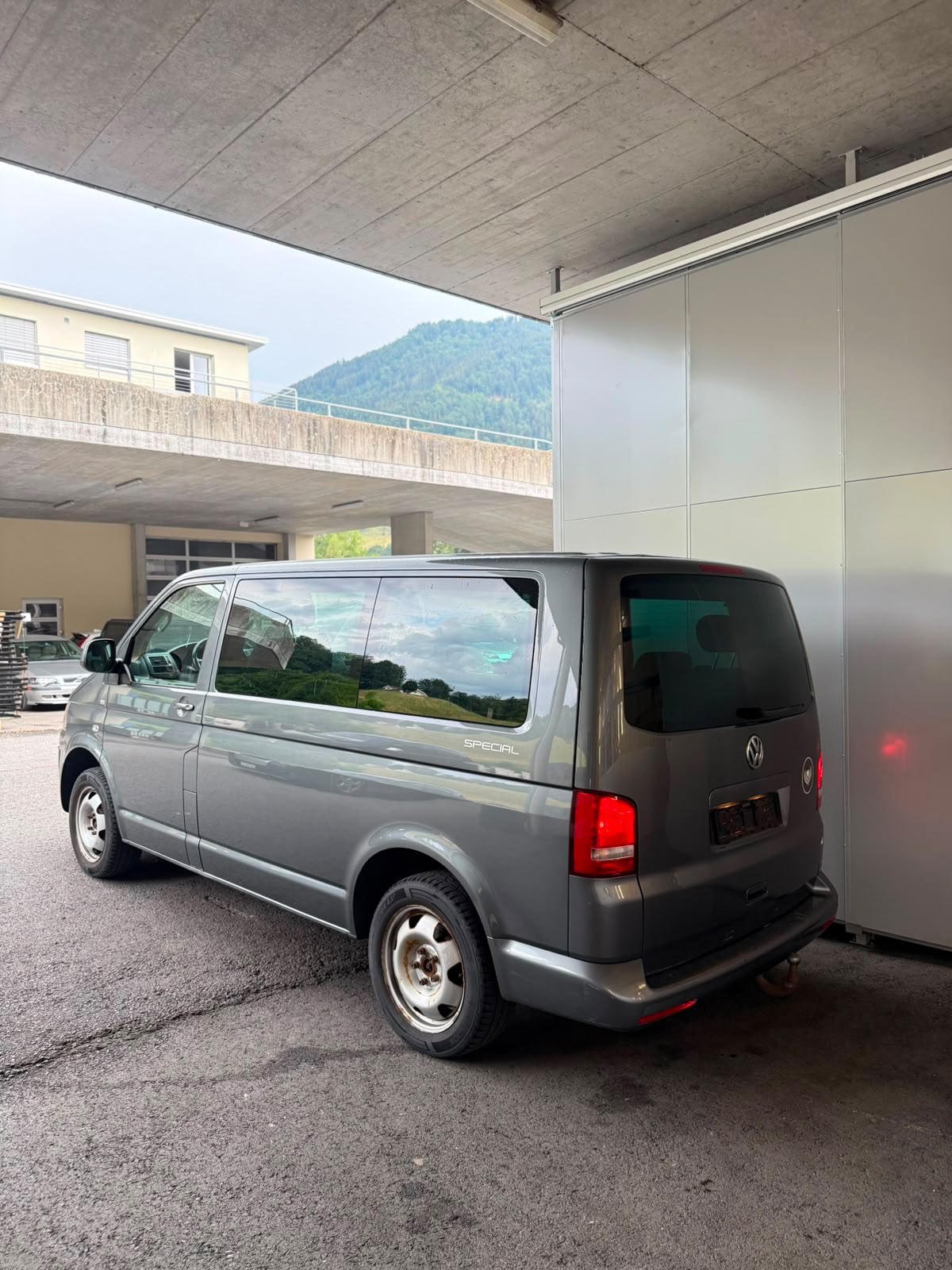VW T5 Multivan 2.0 TDI CR Comfortline Edition 25-image-3