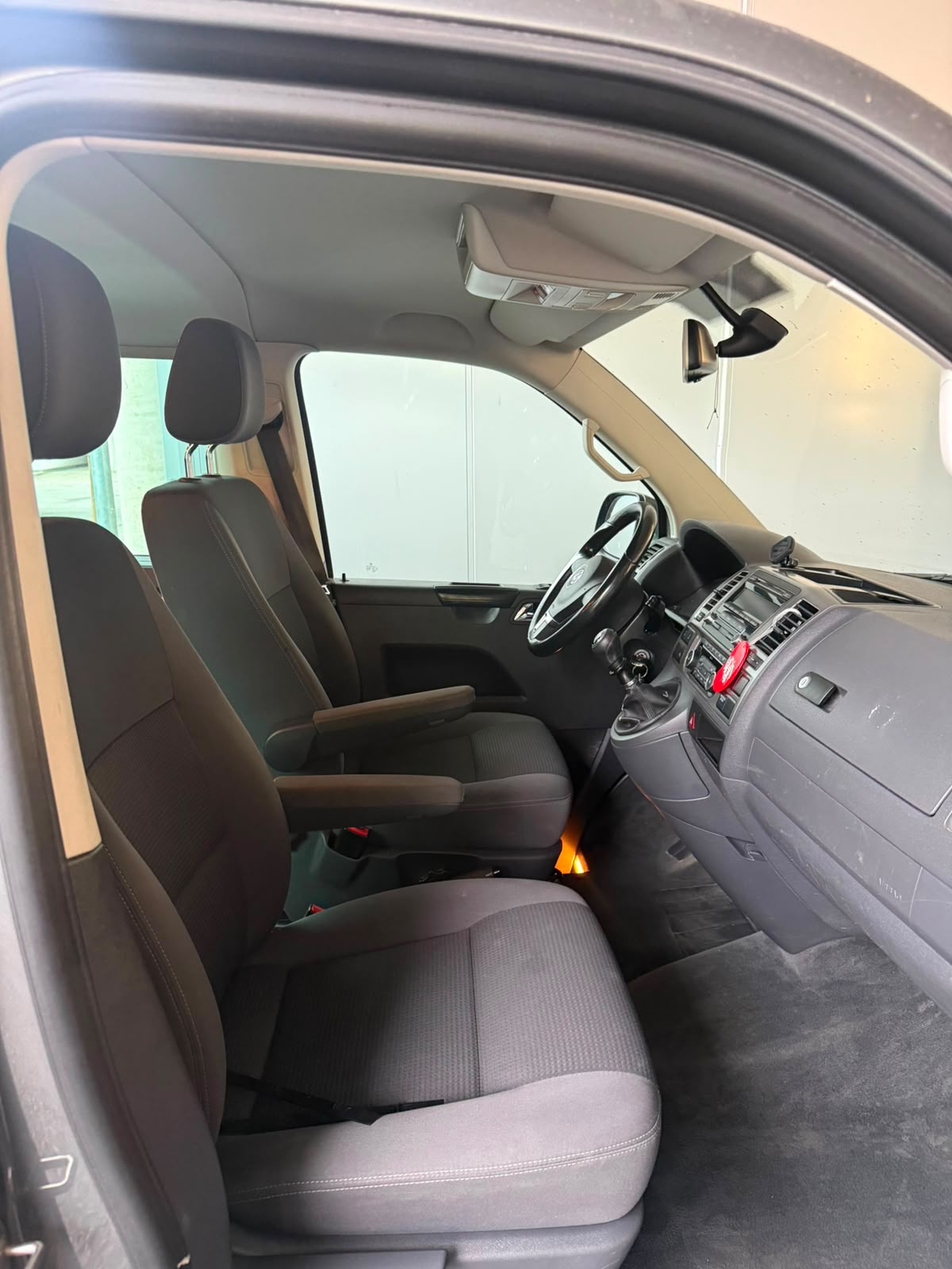 VW T5 Multivan 2.0 TDI CR Comfortline Edition 25-image-4
