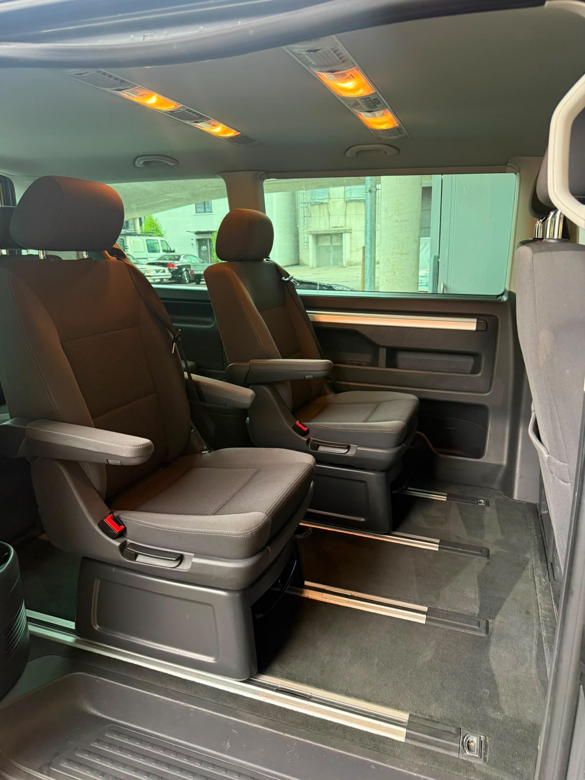VW T5 Multivan 2.0 TDI CR Comfortline Edition 25-image-5