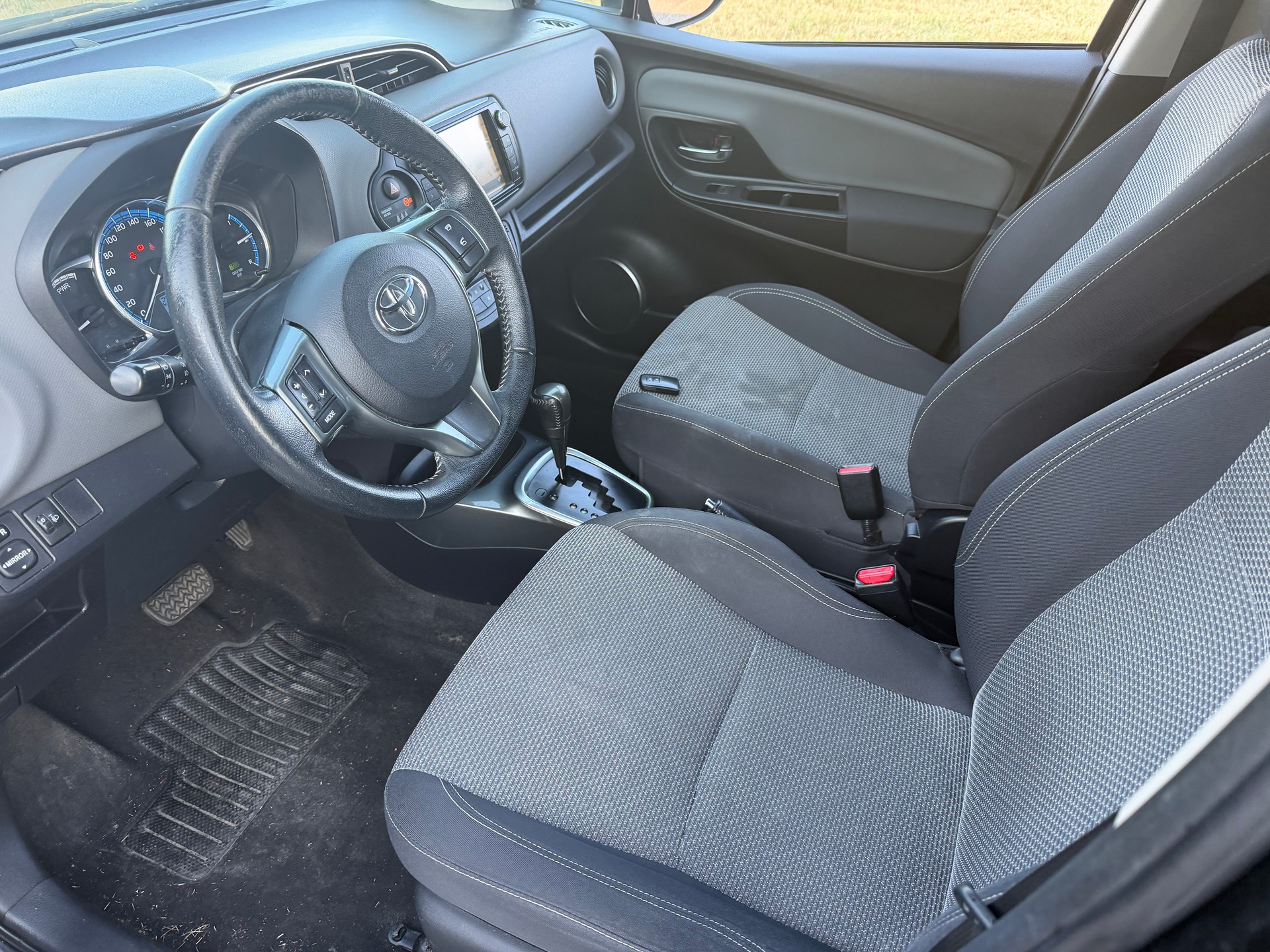 TOYOTA Yaris 1.5 VVT-i Hybrid Luna e-CVT-image-5