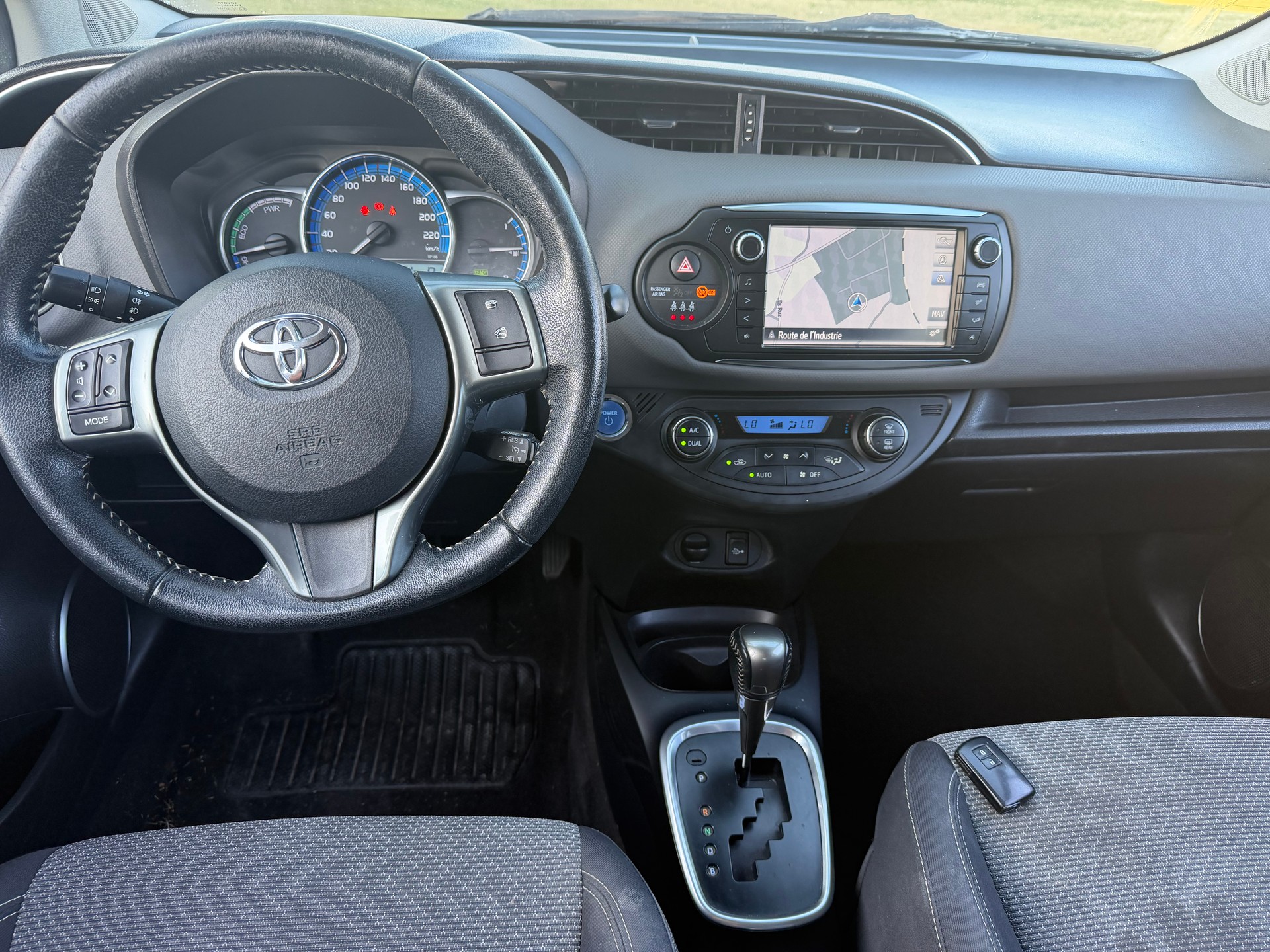 TOYOTA Yaris 1.5 VVT-i Hybrid Luna e-CVT-image-4