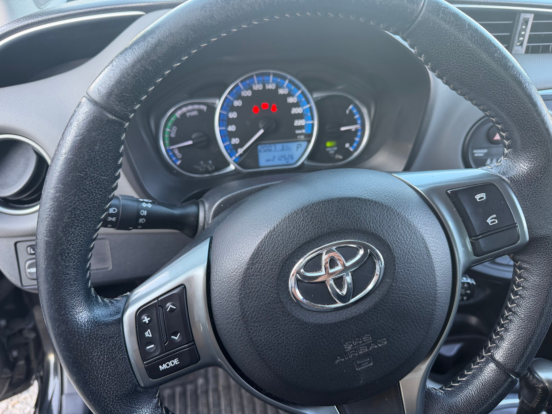 TOYOTA Yaris 1.5 VVT-i Hybrid Luna e-CVT-image-9