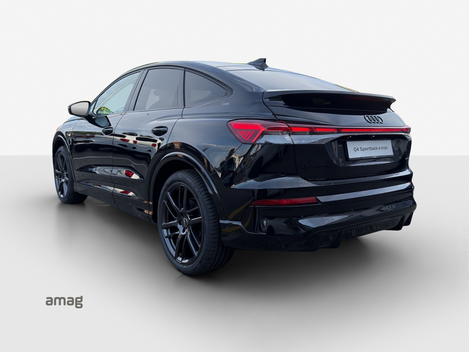 AUDI Q4 Sportback e-tron quattro performance Swiss Ski-image-2