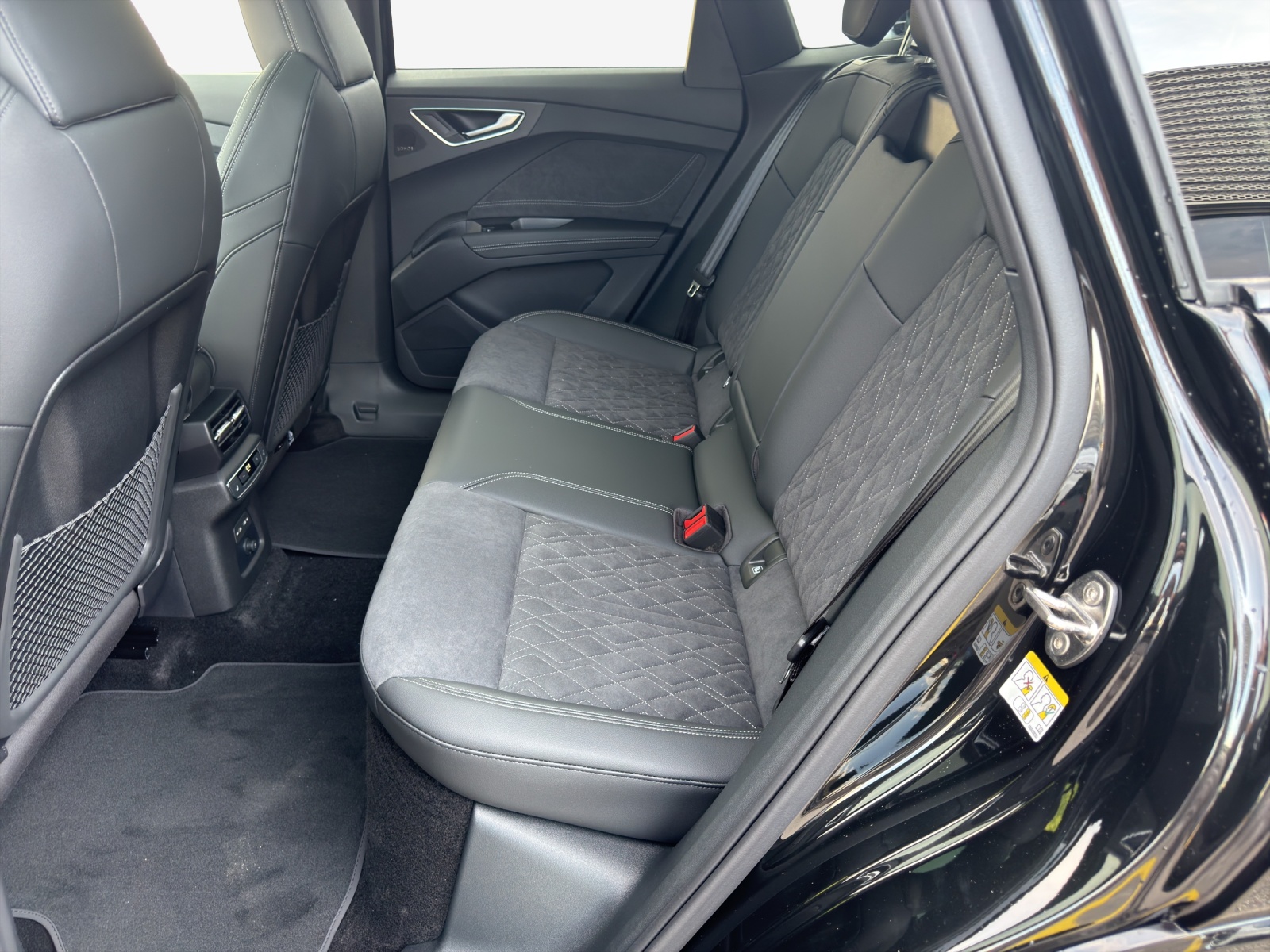 AUDI Q4 Sportback e-tron quattro performance Swiss Ski-image-11