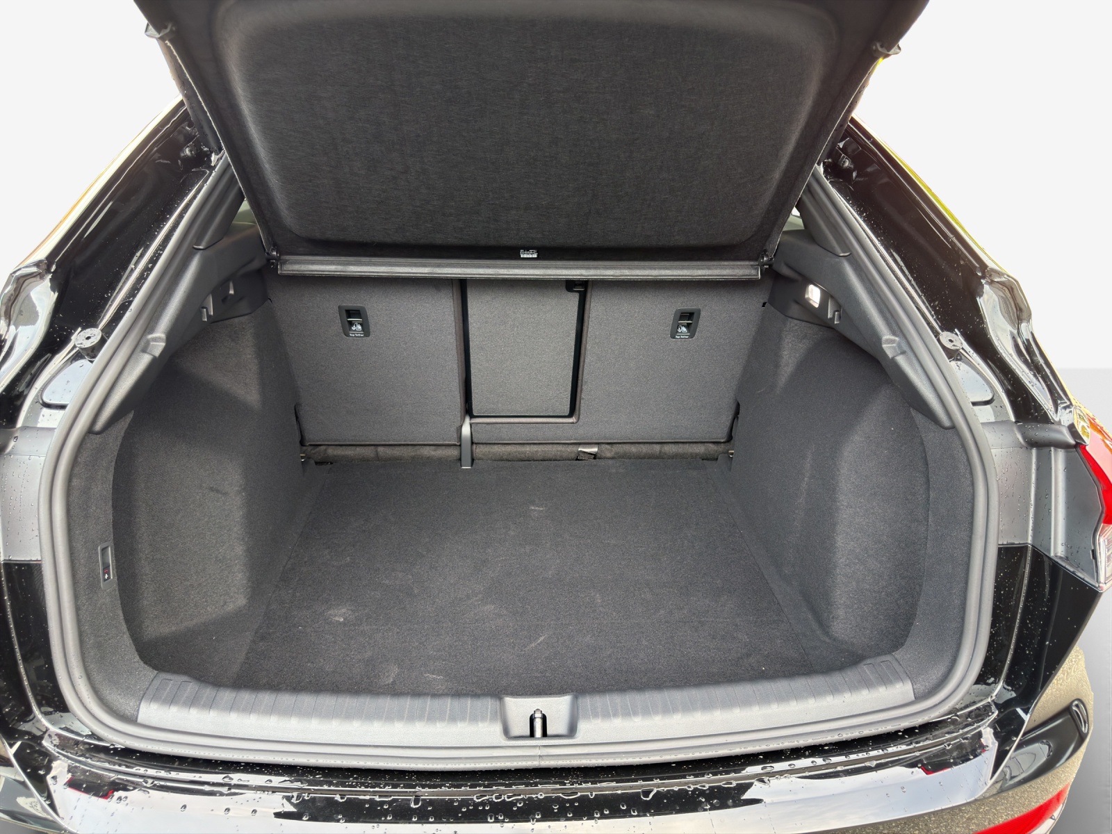 AUDI Q4 Sportback e-tron quattro performance Swiss Ski-image-12