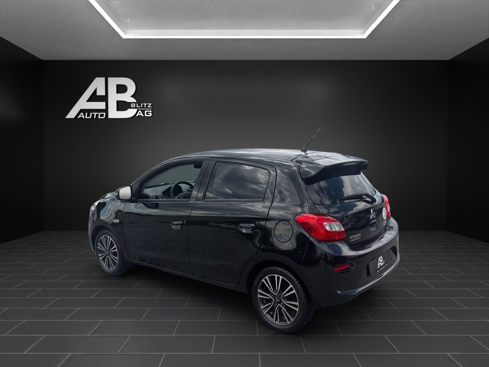 MITSUBISHI Space Star 1.2 Black Line CVT-showroom-element-2