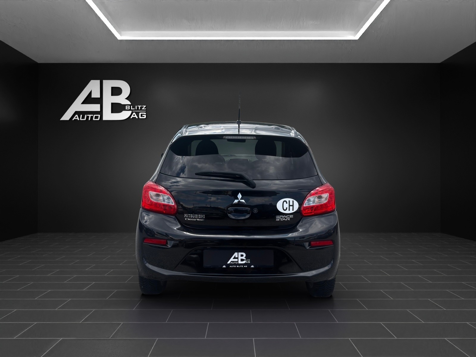 MITSUBISHI Space Star 1.2 Black Line CVT-showroom-element-3