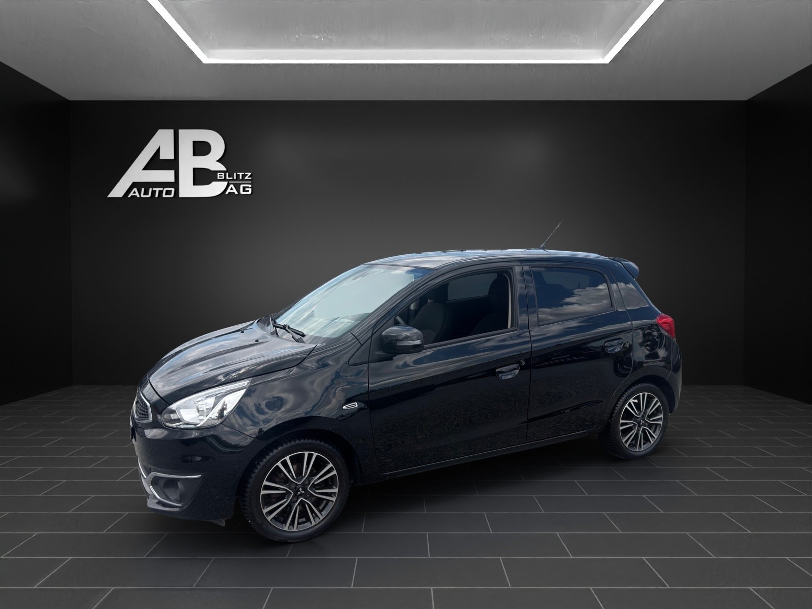 MITSUBISHI Space Star 1.2 Black Line CVT-showroom-element-1